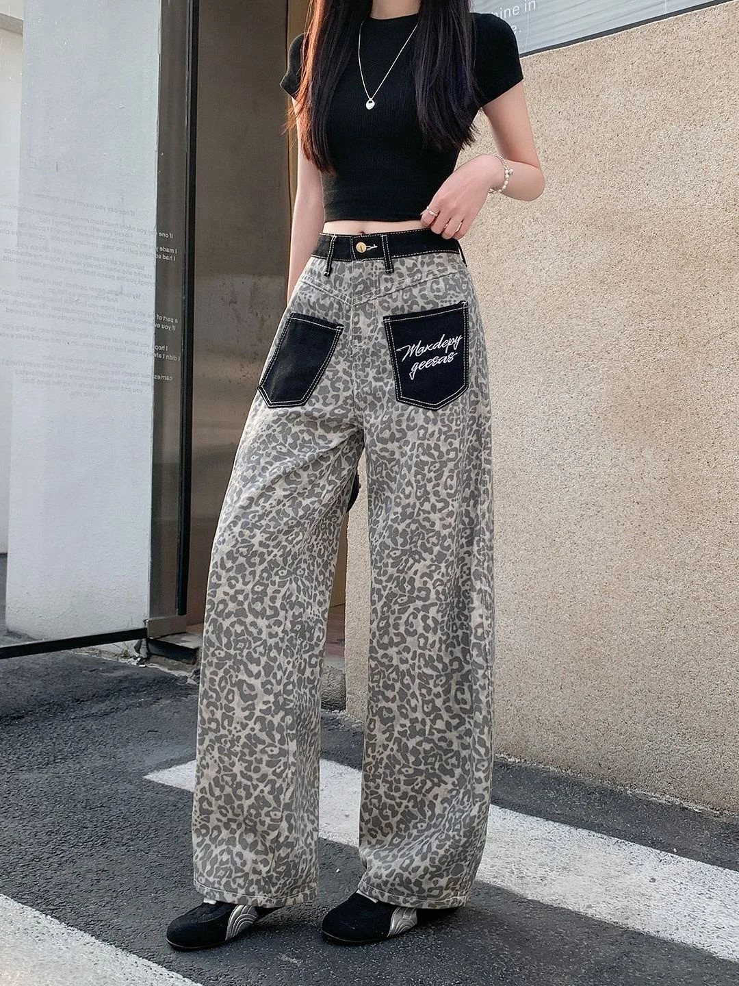 Retro Leopard Print Patchwork Jeans Women's Summer 2026 New Design Loose Slim Straight Wide Leg Pants High Waist Casual Wear
Retro Leopard Print Patchwork Jeans Women's Summer 2026 New Design Loose Slim Straight Wide Leg Pants High Waist Casual Wear