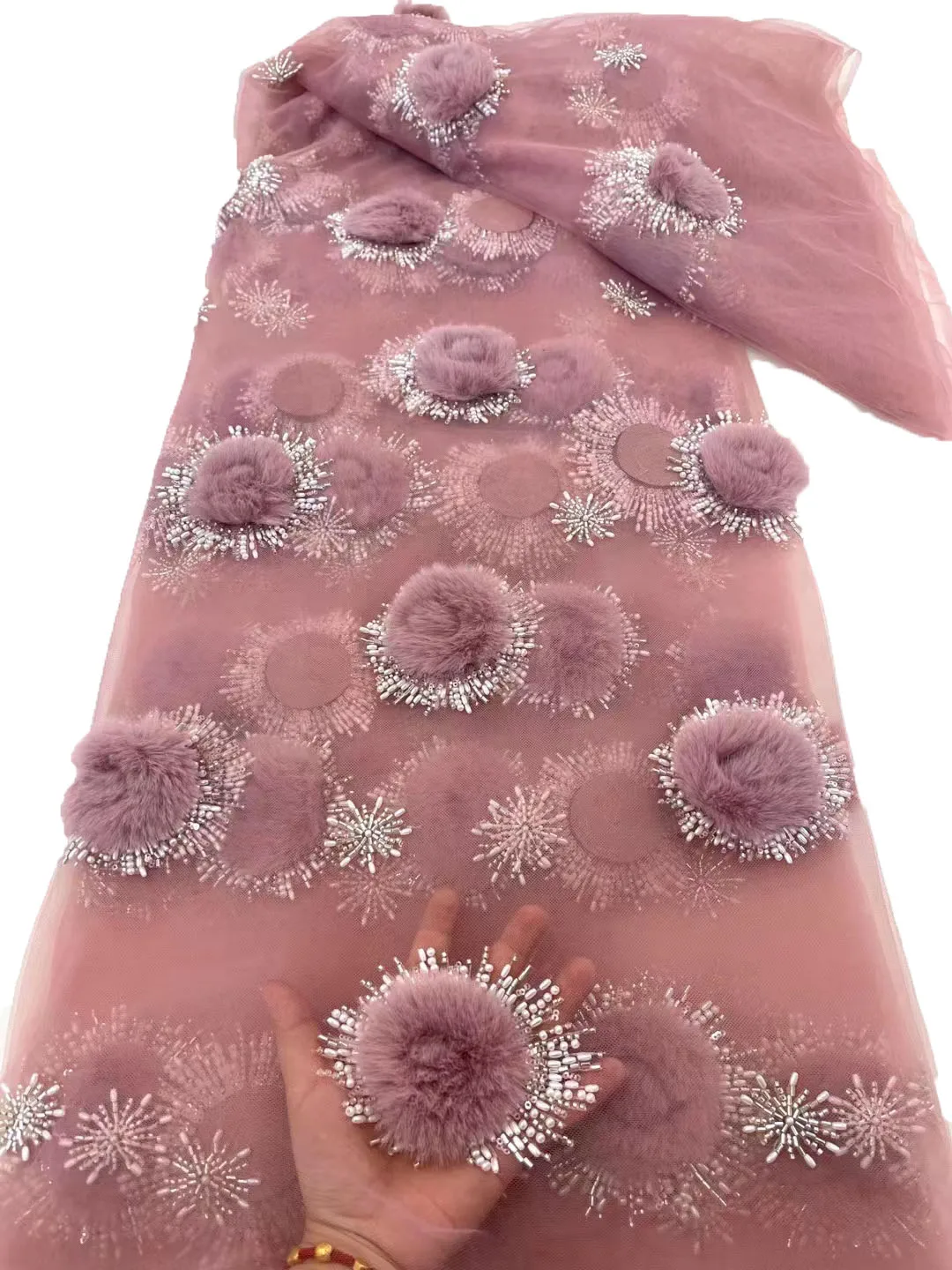 New 3D three-dimensional rice bead nail bead glitter wool ball net yarn, high-end fashion full lace evening dress fabric
New 3D three-dimensional rice bead nail bead glitter wool ball net yarn, high-end fashion full lace evening dress fabric