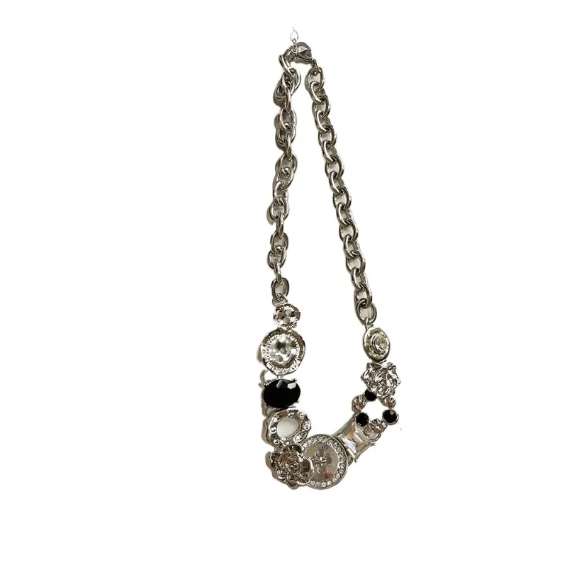 Sweet and cool white button necklace retro niche exquisite collarbone chain light luxury neck chain
Sweet and cool white button necklace retro niche exquisite collarbone chain light luxury neck chain