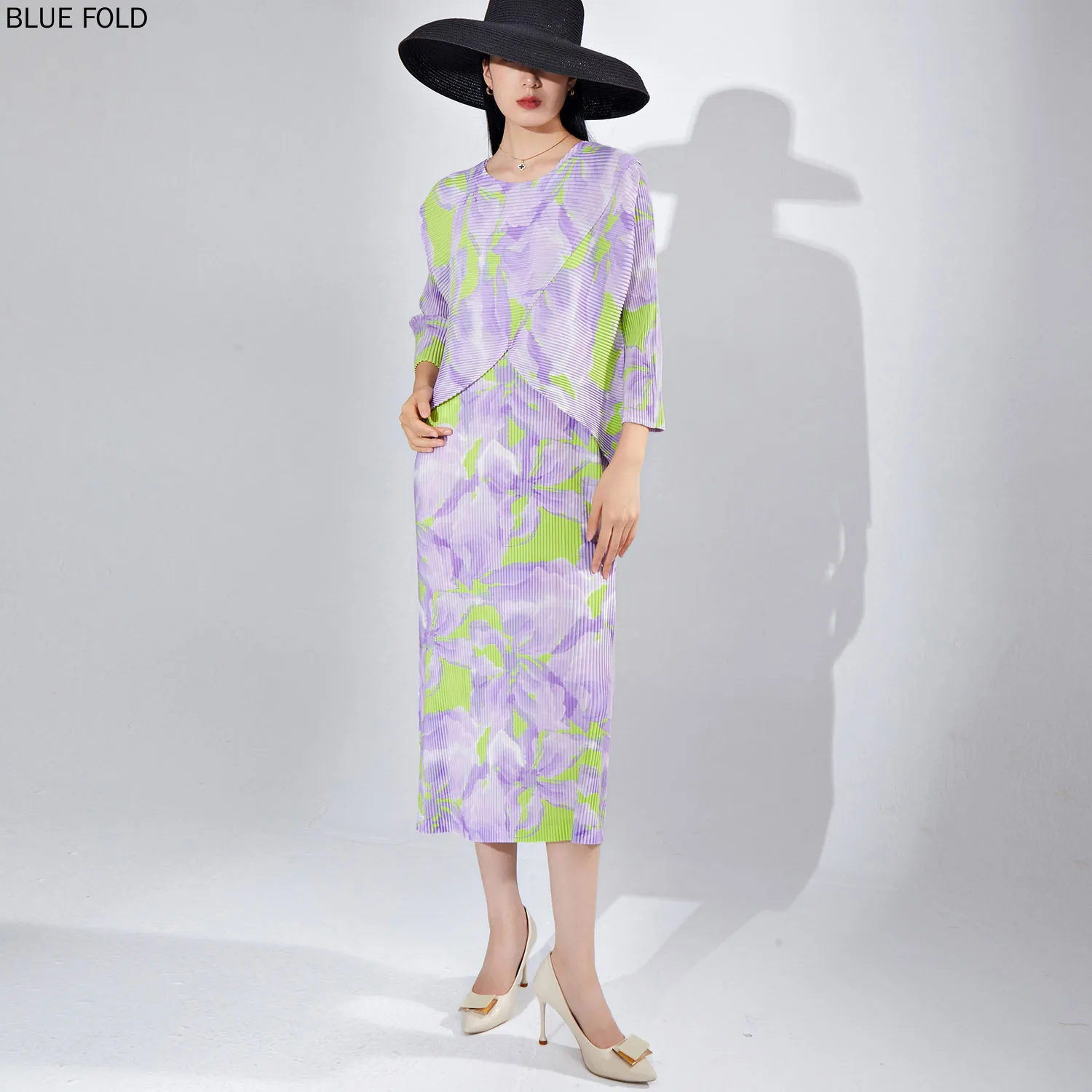Women's Autumn Fashionable Large Size Suit High-end Printed Shawl Outer Dress MIYAKE Pleated Two-piece Set Dress Sets Elegant
Women's Autumn Fashionable Large Size Suit High-end Printed Shawl Outer Dress MIYAKE Pleated Two-piece Set Dress Sets Elegant