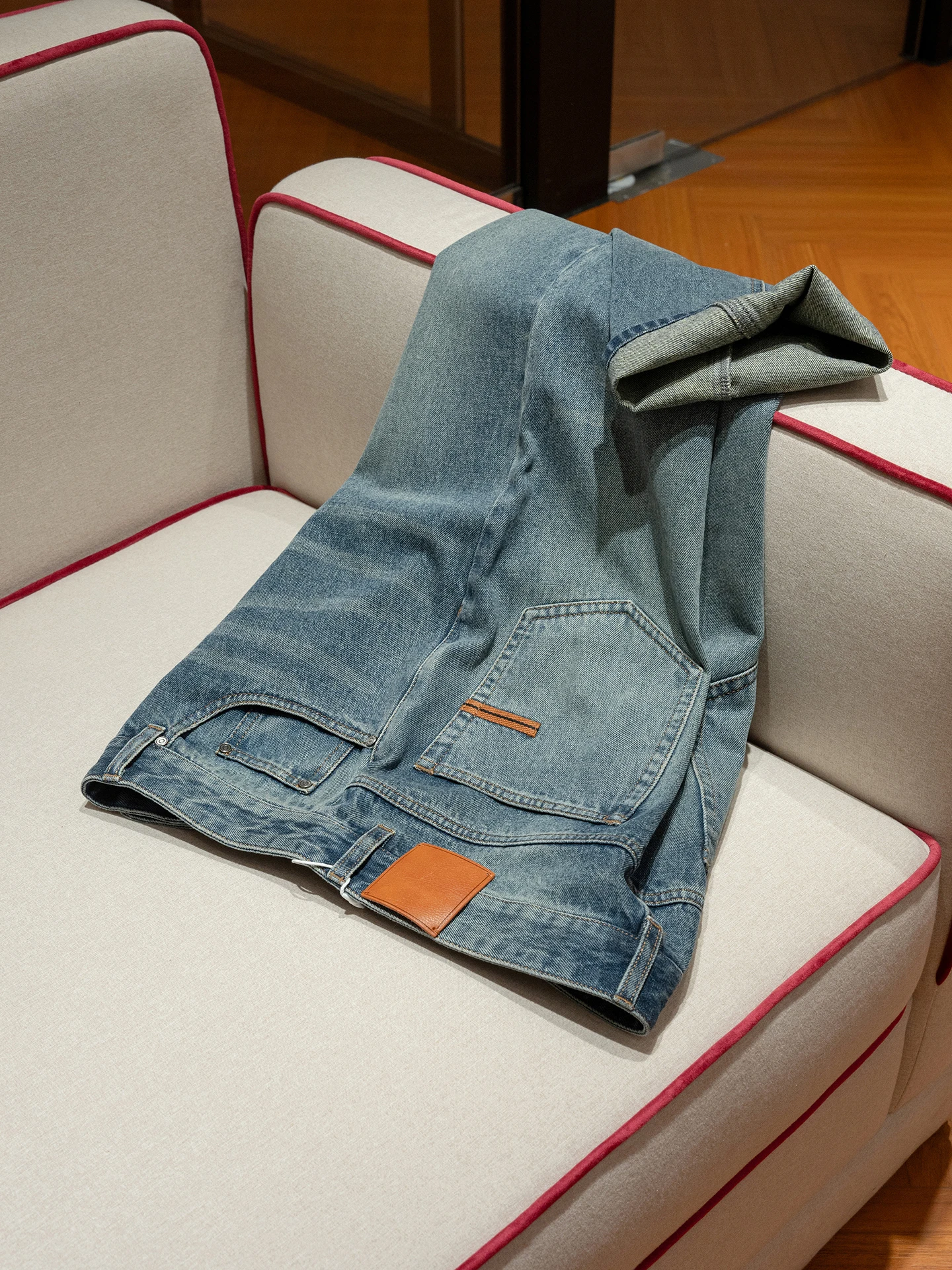 High-End Men's Vintage Laser Waed 2oz Denim Loose Straight Leg Jeans Cotton Straight Cut mid Waist Zipper All Seasons
High-End Men's Vintage Laser Waed 2oz Denim Loose Straight Leg Jeans Cotton Straight Cut mid Waist Zipper All Seasons