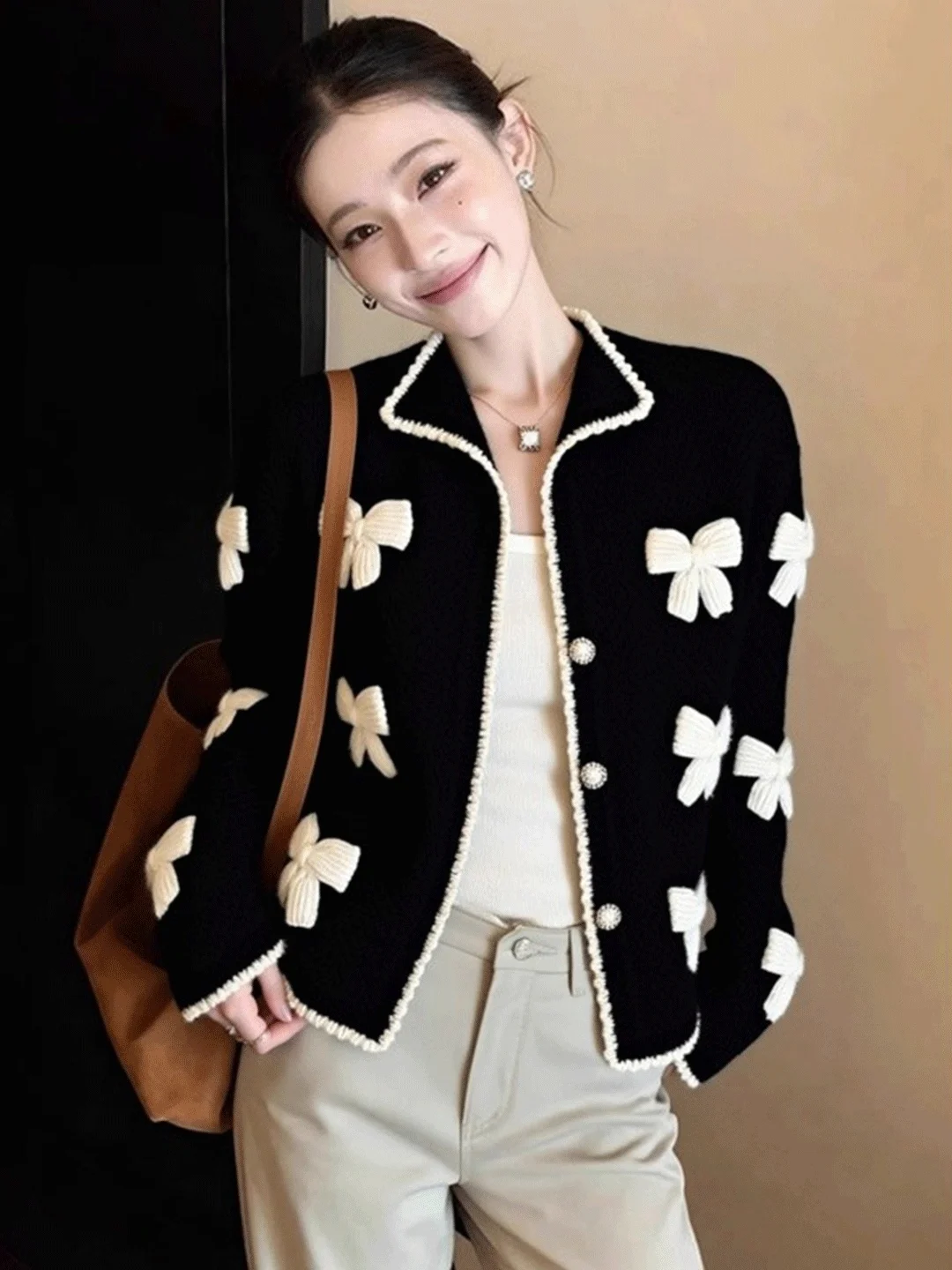 Ladies' Black Knitted Long Sleeve Sweater with Knot Winter 2026 New Style High Waist Type Folded Hemline Knitwear
Ladies' Black Knitted Long Sleeve Sweater with Knot Winter 2026 New Style High Waist Type Folded Hemline Knitwear