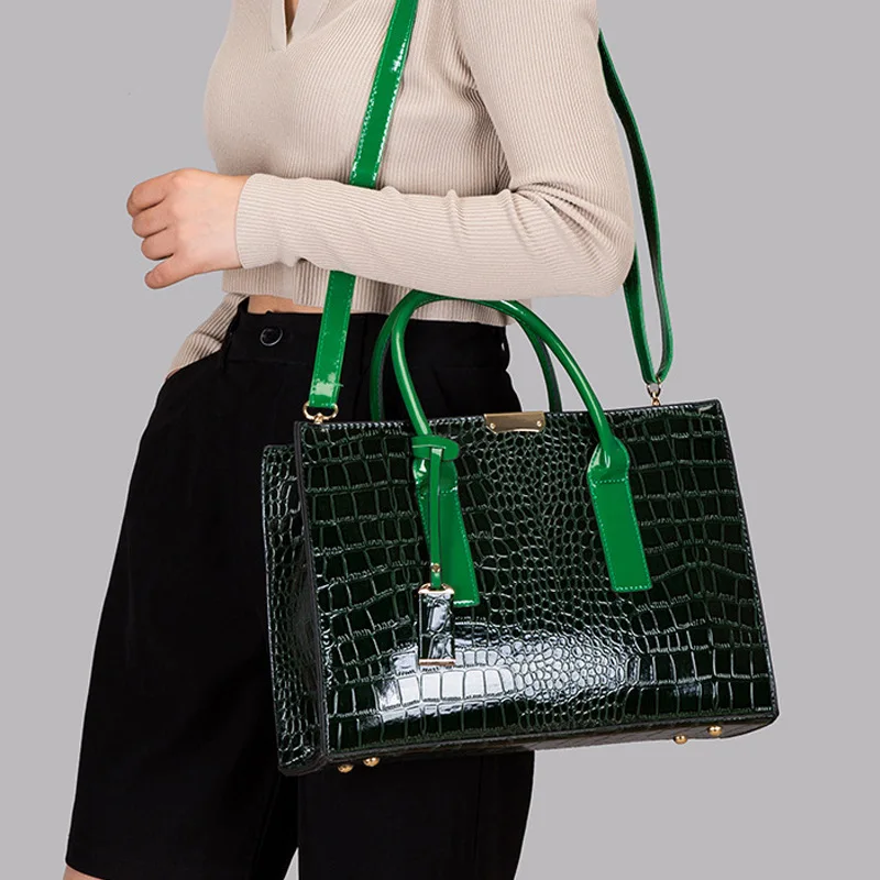 2024 Brand Designer Fashion Female Patent Leather Messenger Handbag for Women High Quality crocodile Tote Ladies Shoulder Bag
2024 Brand Designer Fashion Female Patent Leather Messenger Handbag for Women High Quality crocodile Tote Ladies Shoulder Bag