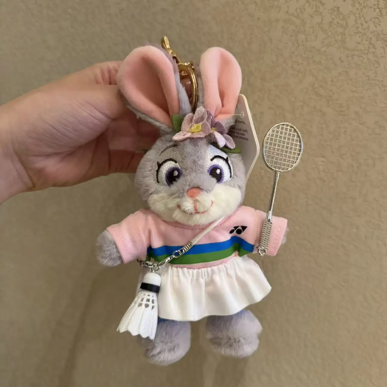 Плюшевый брелок-подвеска Джуди из серии «Зоотопия» в стиле бадминтонного кролика, милая мультяшная кукла, модный подарок
Плюшевый брелок-подвеска Джуди из серии «Зоотопия» в стиле бадминтонного кролика, милая мультяшная кукла, модный подарок