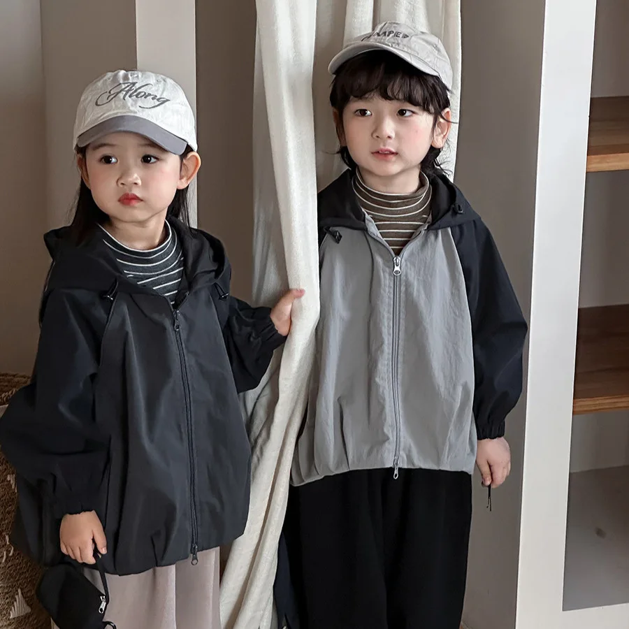 2025 Autumn New Kids Color Block Hooded Jacket Boy Girl Loose Casual Coat for Toddler 1-8 Years Outdoor Sports Zip Up Outerwear
2025 Autumn New Kids Color Block Hooded Jacket Boy Girl Loose Casual Coat for Toddler 1-8 Years Outdoor Sports Zip Up Outerwear