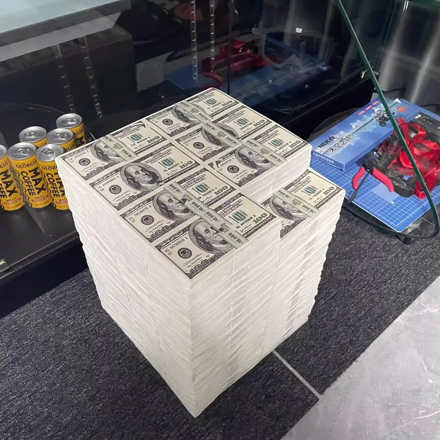 Decoration Cartoon Living Room Trendy Resin Material Ornaments Luxury Sofa Table Dollars Mesas Dollar Pattern Stool Model Props
Decoration Cartoon Living Room Trendy Resin Material Ornaments Luxury Sofa Table Dollars Mesas Dollar Pattern Stool Model Props