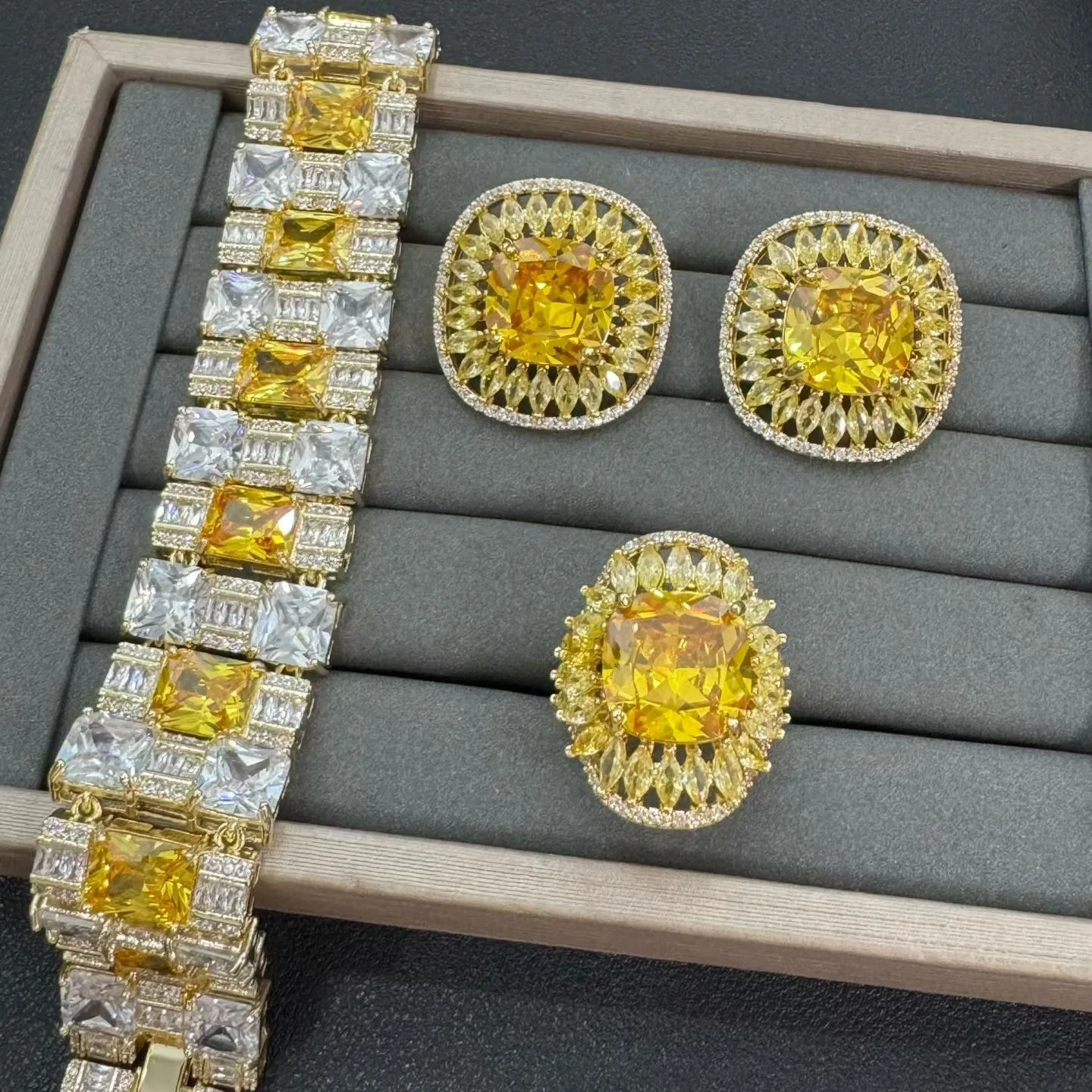 Women's Fashion Color Zircon Bracelet, Earrings, and Ring Classic Set
Women's Fashion Color Zircon Bracelet, Earrings, and Ring Classic Set