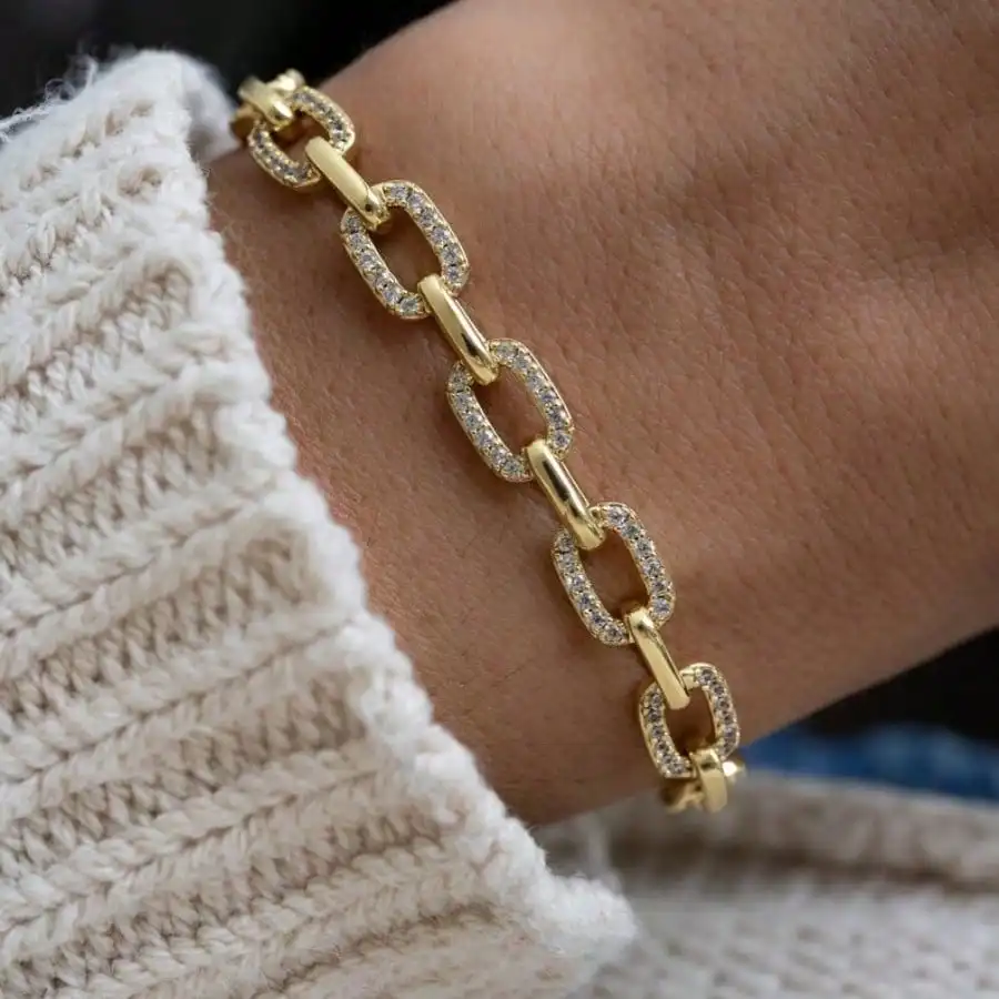 Vintage-Inspired Paperclip Chain Bracelet: A Casual-Sophisticated Statement With Full Diamond Embellishments
Vintage-Inspired Paperclip Chain Bracelet: A Casual-Sophisticated Statement With Full Diamond Embellishments