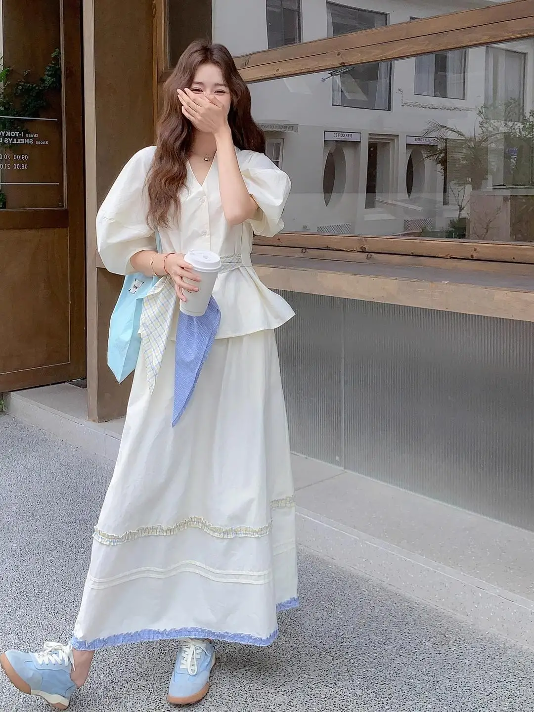 Ele V-Ne Top And Skirt Two-Piece Set for Women Beautiful And Gentle Sle Summer New Arrival Faionable Women's Set
Ele V-Ne Top And Skirt Two-Piece Set for Women Beautiful And Gentle Sle Summer New Arrival Faionable Women's Set