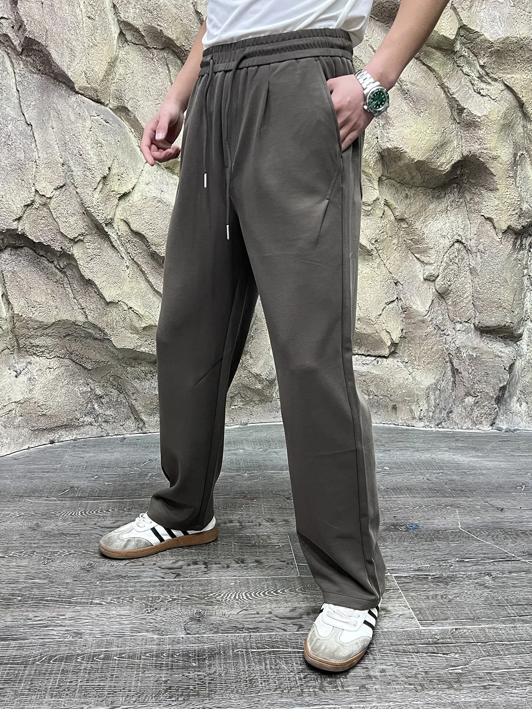 Silky Smooth Lightweight Men's Outdoor Sports Casual Pants Loose Comfortable Lyocell Sweatpants Qui Dry Long Trousers
Silky Smooth Lightweight Men's Outdoor Sports Casual Pants Loose Comfortable Lyocell Sweatpants Qui Dry Long Trousers