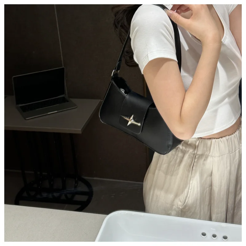 2025 NEW Vintage Small Purse for Women Classic PU Leather Shoulder Bag Ladies Underarm Handbag Fashionable Daily Crossbody Bag
2025 NEW Vintage Small Purse for Women Classic PU Leather Shoulder Bag Ladies Underarm Handbag Fashionable Daily Crossbody Bag