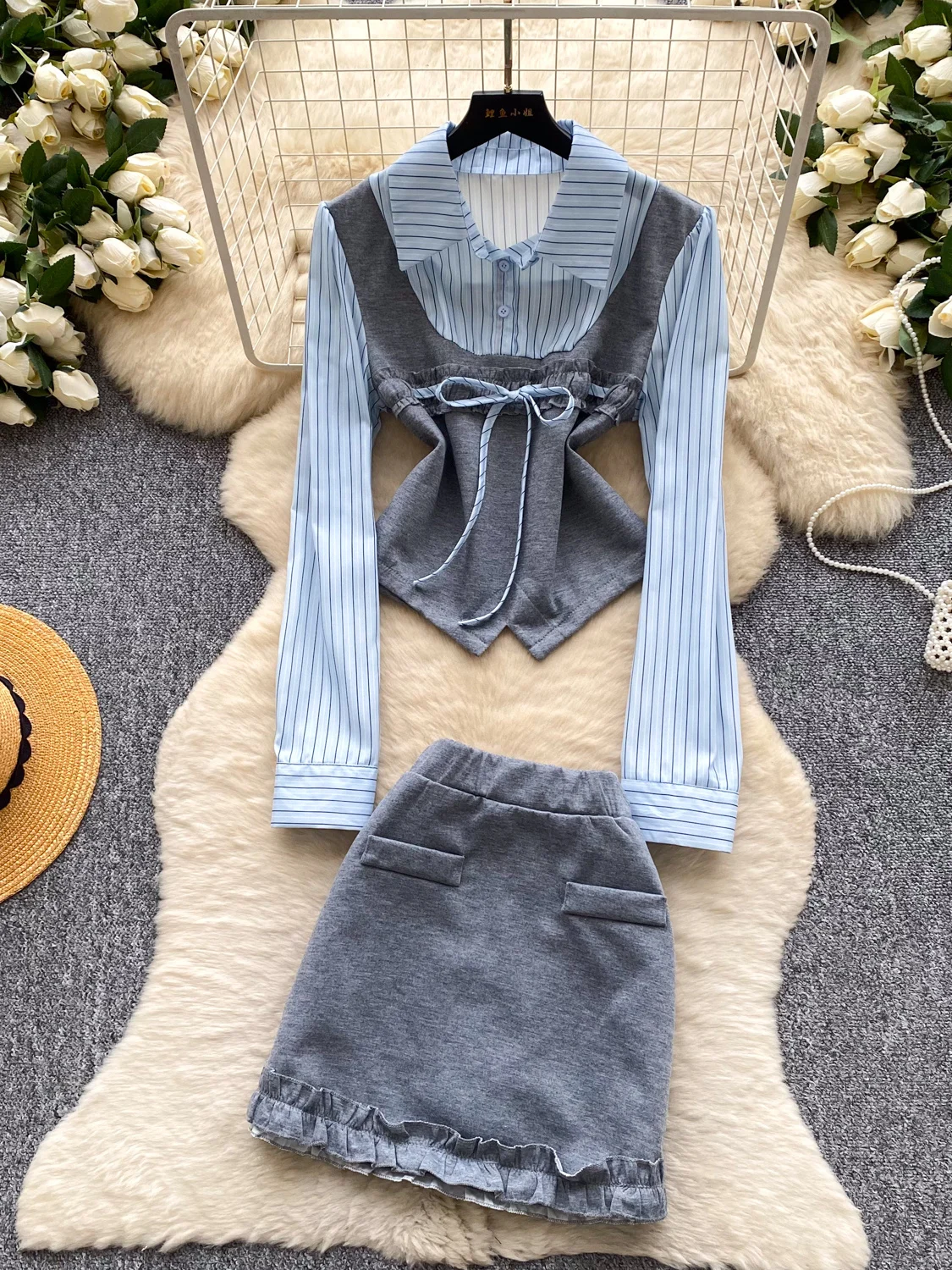 Slimming College Style Striped Shirt And Skirt Set Women's Sweet Two-Piece Ensemble Summer 2026 Ladies Fashion Trend
Slimming College Style Striped Shirt And Skirt Set Women's Sweet Two-Piece Ensemble Summer 2026 Ladies Fashion Trend