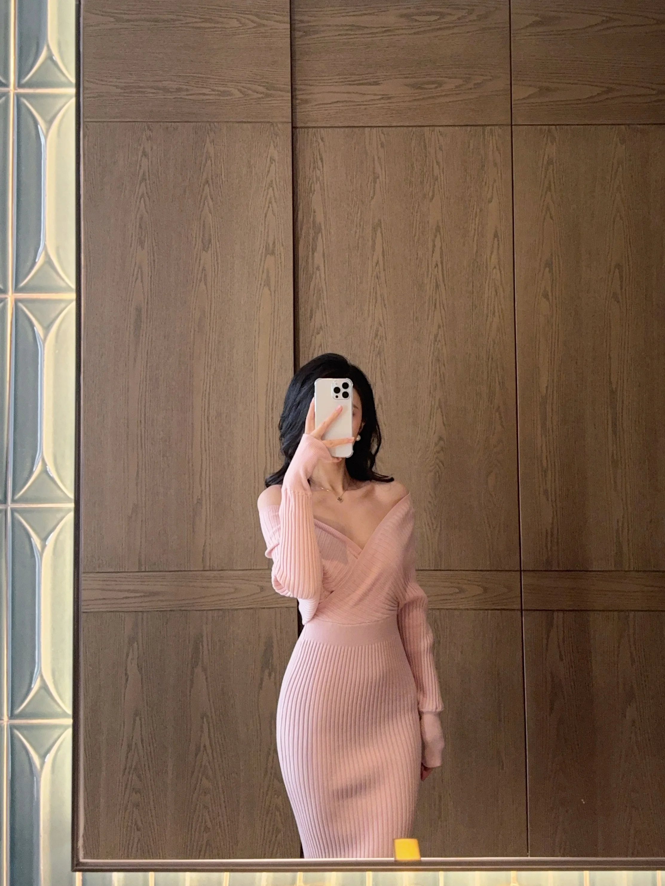 Вязаное платье Ele для женщин: осенне-зимнее, с завышенной талией, облегающее, сексуальное, приталенное, с V-образным вырезом, длинное
Вязаное платье Ele для женщин: осенне-зимнее, с завышенной талией, облегающее, сексуальное, приталенное, с V-образным вырезом, длинное