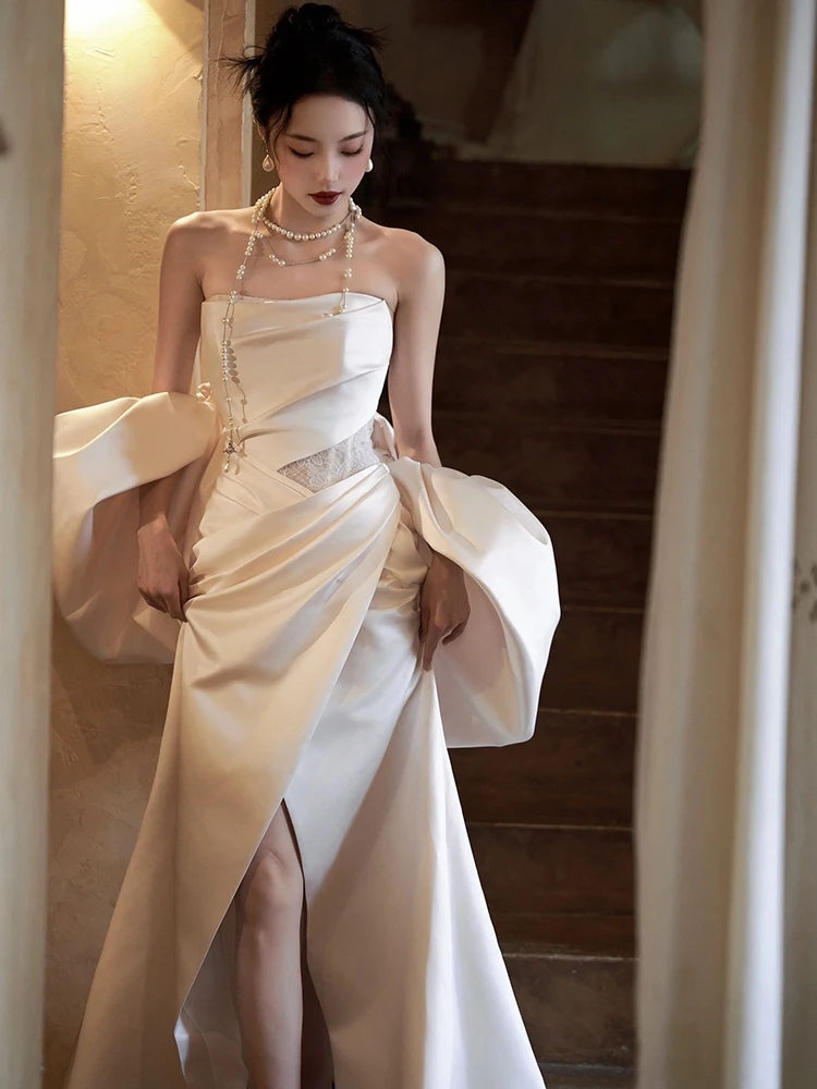 Элегантное атласное свадебное платье 2023 года: новое, шикарное, с корсетом, для мероприятий на открытом воздухе, приталенное, с юбкой-русалкой, для молодых женщин 8-25 лет
Элегантное атласное свадебное платье 2023 года: новое, шикарное, с корсетом, для мероприятий на открытом воздухе, приталенное, с юбкой-русалкой, для молодых женщин 8-25 лет