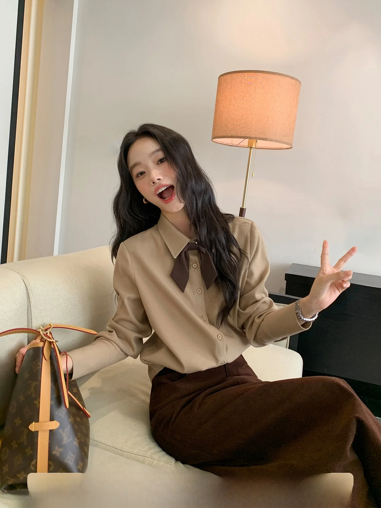 Ele Korean Sle Long Sve irt Женский карьерный винтажный топ для поездок на работу Свободный крой из смеси полиэстера и спандекса Осенняя мода
Ele Korean Sle Long Sve irt Женский карьерный винтажный топ для поездок на работу Свободный крой из смеси полиэстера и спандекса Осенняя мода