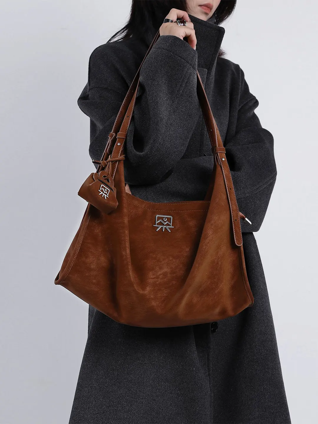 Original Wooden River Card Small Audience Design Foggy Tote Bag Large Capacity Single Shoulder Crossbody Bag 2026 New Model
Original Wooden River Card Small Audience Design Foggy Tote Bag Large Capacity Single Shoulder Crossbody Bag 2026 New Model