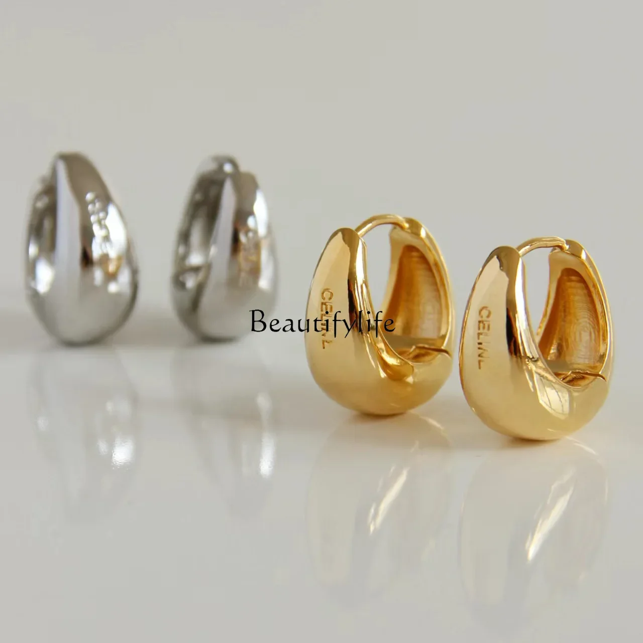 French retro metal earrings European and American cold wind high quality earrings
French retro metal earrings European and American cold wind high quality earrings