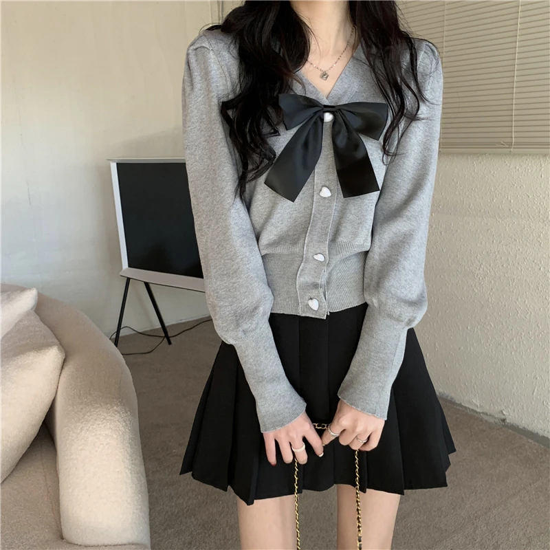 2023 Autumn and Winter New Korean Women Cardigan Sweet Bow V-neck Knitted Cardigan Sweater Solid Color Thin Slim Top Female
2023 Autumn and Winter New Korean Women Cardigan Sweet Bow V-neck Knitted Cardigan Sweater Solid Color Thin Slim Top Female