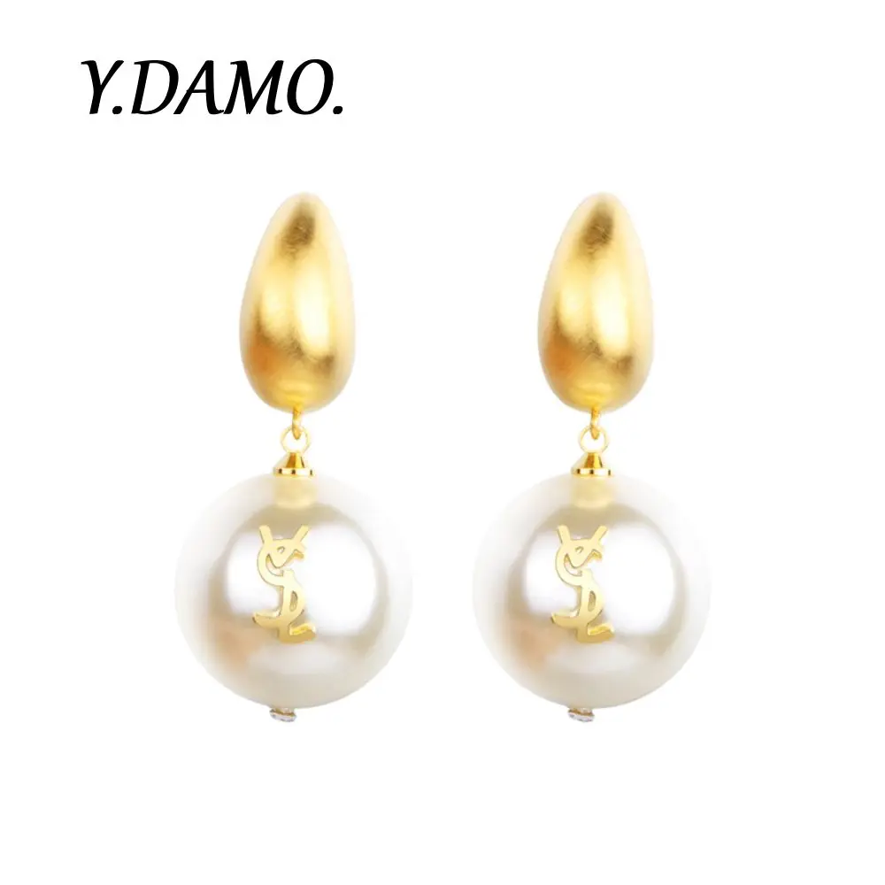 Damo Dangle Earrings Pearl Earrings Gold Plated Stainless Steel Jewelry Women Elegant Pearl Letter Earrings Luxury Gift Piercing
Damo Dangle Earrings Pearl Earrings Gold Plated Stainless Steel Jewelry Women Elegant Pearl Letter Earrings Luxury Gift Piercing