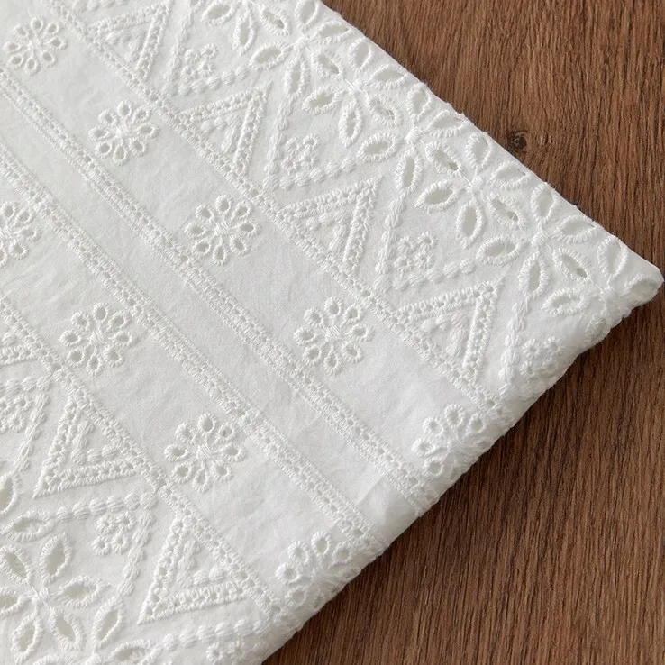 High White embroidered hollow embroidery fabric Dress, cheongsam, clothing tissu Semi transparent DIY designer telas
High White embroidered hollow embroidery fabric Dress, cheongsam, clothing tissu Semi transparent DIY designer telas