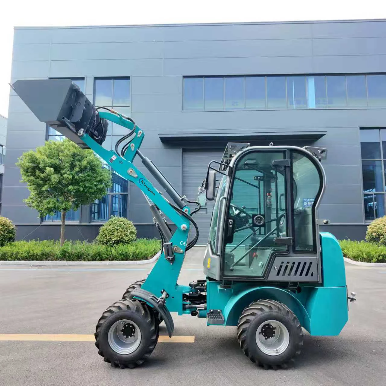 Customized 4WD ElectricLoader for Home Use High Power 800KG Capacity Efficient New Energy Small Transport Vehicle for Agricultur
Customized 4WD ElectricLoader for Home Use High Power 800KG Capacity Efficient New Energy Small Transport Vehicle for Agricultur