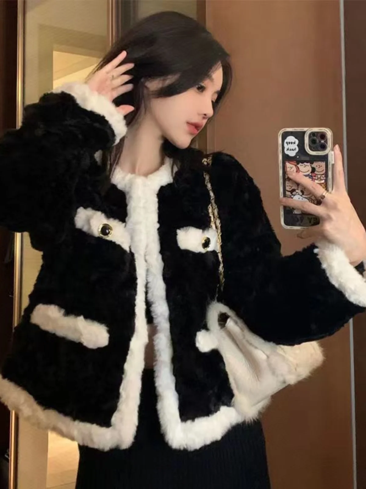 Lamb Fur Short Coat Women's Thickened Warm Plush Winter Outerwear round Neck Button up Long Sleeve Loose Fit Style
Lamb Fur Short Coat Women's Thickened Warm Plush Winter Outerwear round Neck Button up Long Sleeve Loose Fit Style