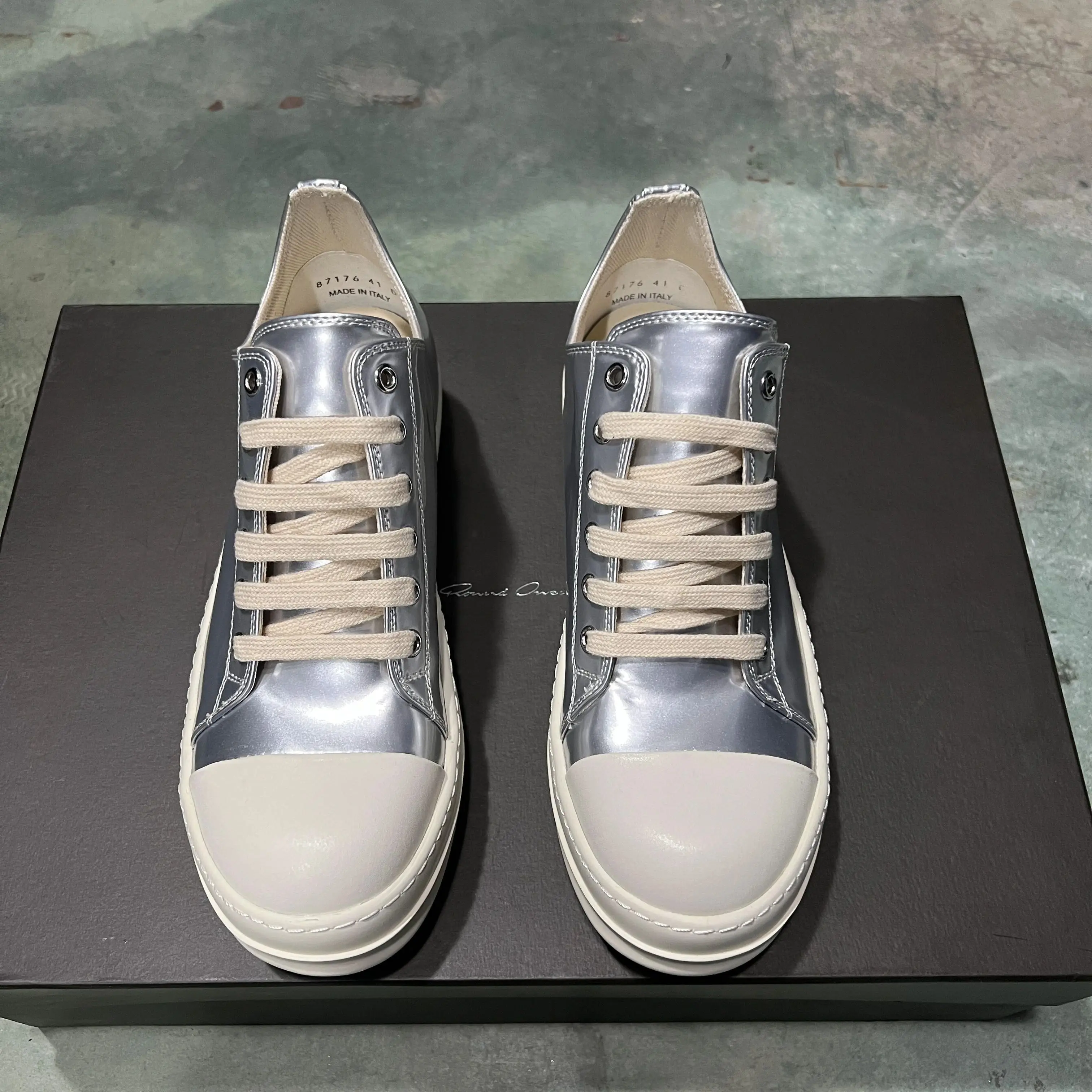 Top High Quality Microfiber Leather Shoes Men Low-top Casual Shoes and Sneakers Women Lace-up Flat Sneaker Designer Sports Shoe
Top High Quality Microfiber Leather Shoes Men Low-top Casual Shoes and Sneakers Women Lace-up Flat Sneaker Designer Sports Shoe