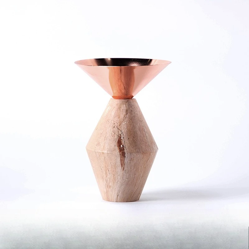 Modern minimalist geometric metal, resin cave stone pattern ornament, living room and study
Modern minimalist geometric metal, resin cave stone pattern ornament, living room and study