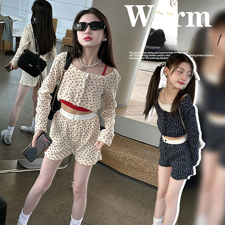2024 New Children's and Girls' Spring Clothing Short Top with Shorts Three piece Set
2024 New Children's and Girls' Spring Clothing Short Top with Shorts Three piece Set