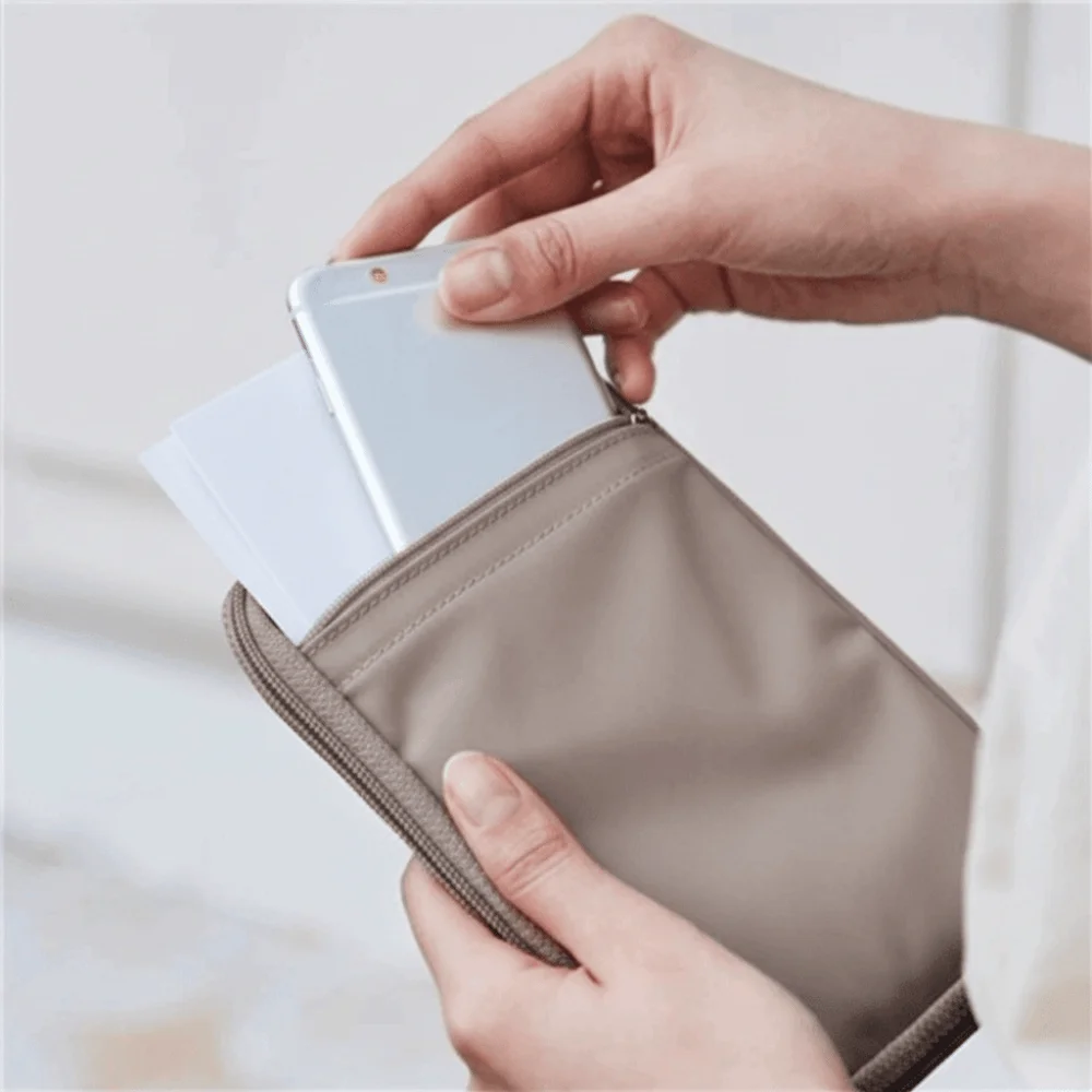 Solid Color Passport Bag Nylon Material Multifunction Design Travel Wallet Water Resistant Hand-held Style Passport Holder
Solid Color Passport Bag Nylon Material Multifunction Design Travel Wallet Water Resistant Hand-held Style Passport Holder