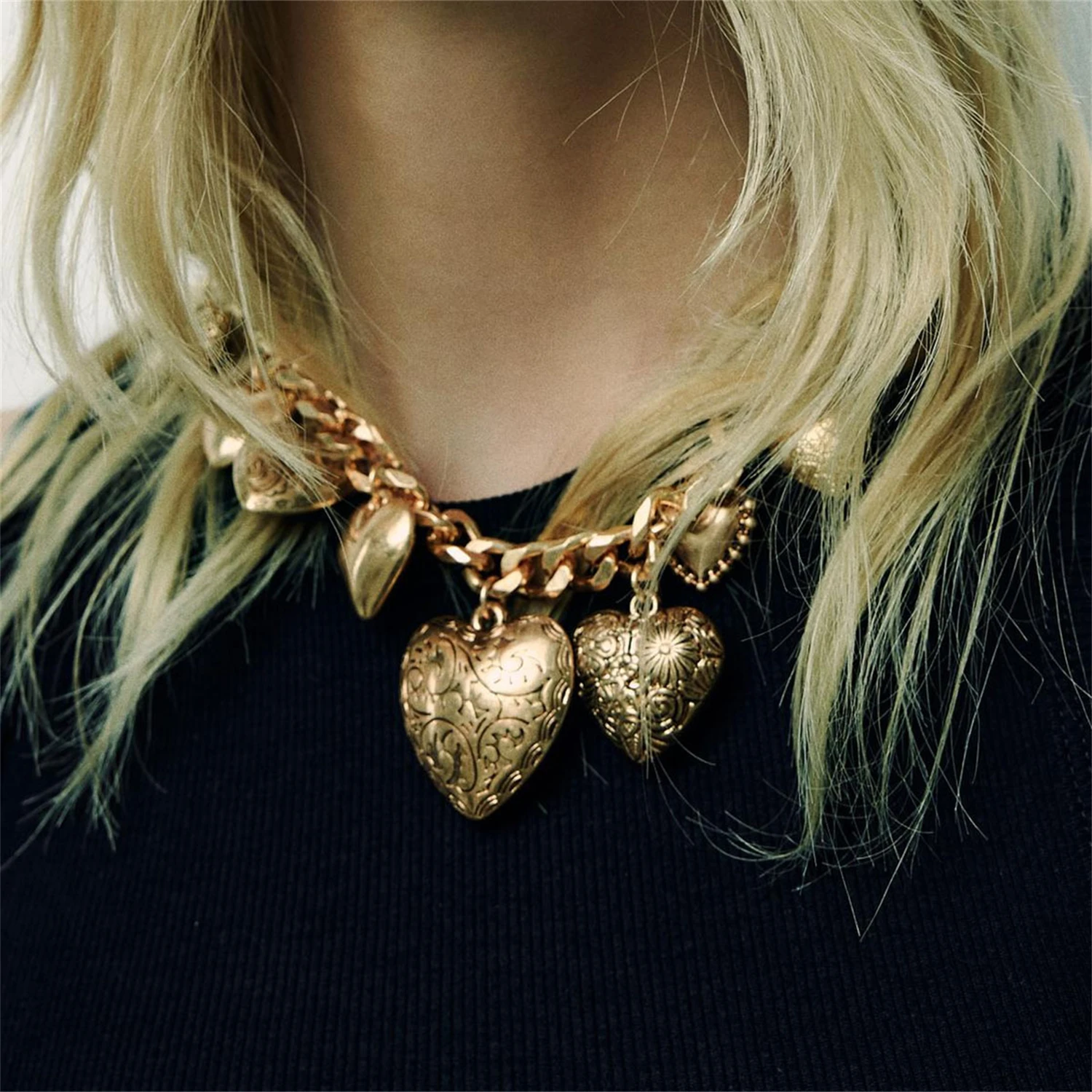 WAKA Women's Vintage Heart Pendant Necklace Mixed Chain Engraved Pattern Chic Jewelry Trendy Party Daily Wear Accessory 
WAKA Women's Vintage Heart Pendant Necklace Mixed Chain Engraved Pattern Chic Jewelry Trendy Party Daily Wear Accessory