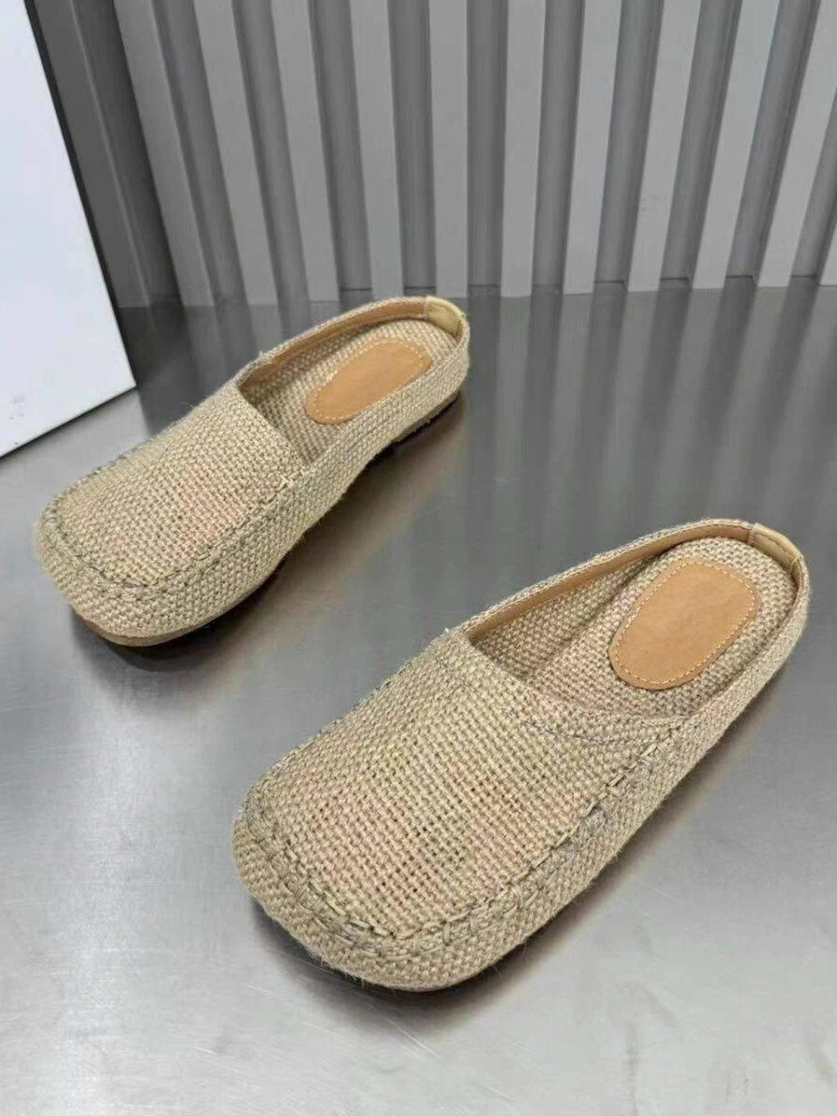 Beijing Ladies' Retro Single oes Linen Slip-On Flat Heel Casual Footwear Traditional Chinese Sle Youth Faion Footwear
Beijing Ladies' Retro Single oes Linen Slip-On Flat Heel Casual Footwear Traditional Chinese Sle Youth Faion Footwear