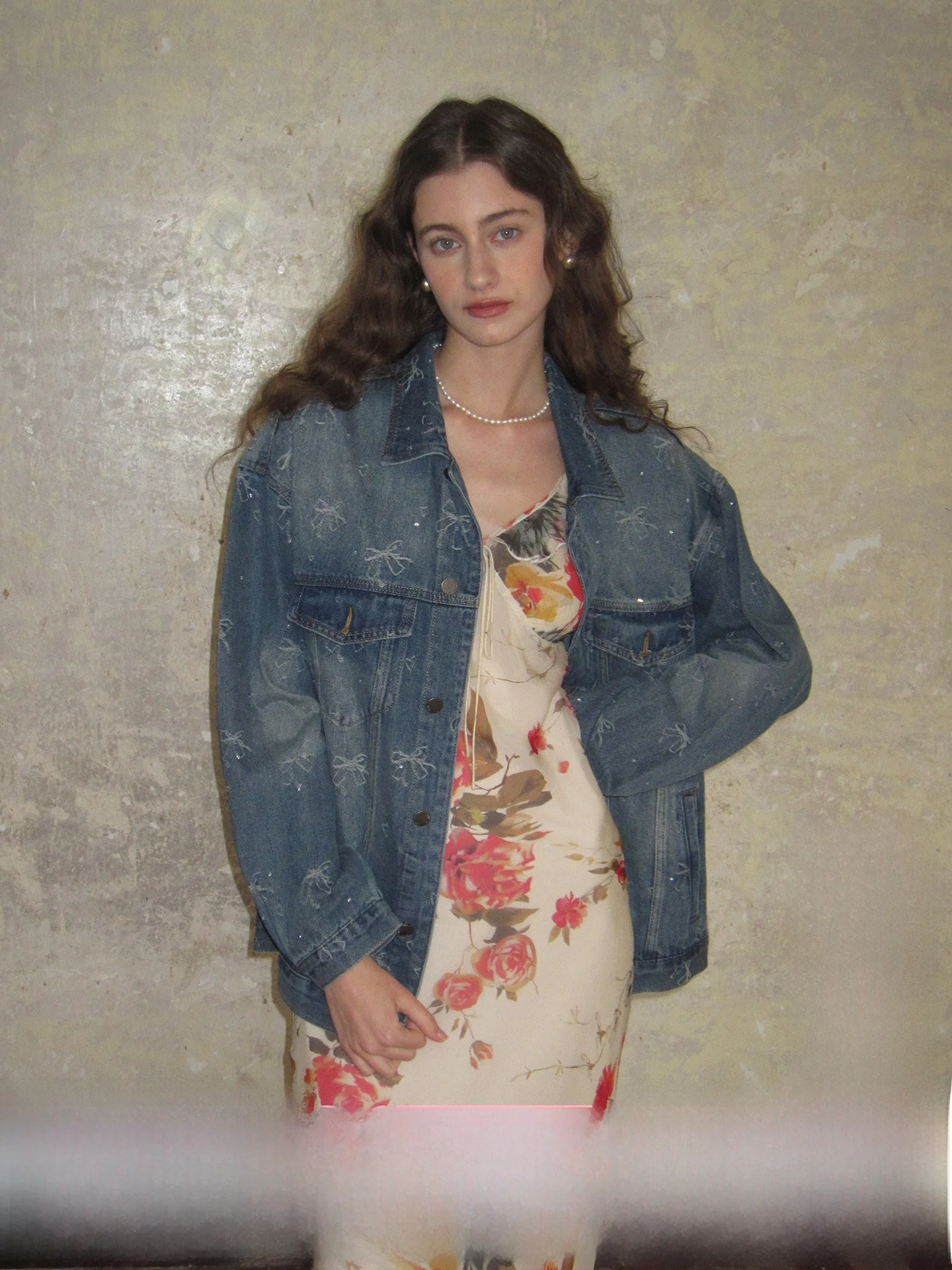 ZhuYiYi New Simple Short Denim Jacket Women's Original Design Slimming Premium Feel Casual Style Cotton Blend Long Sleeve
ZhuYiYi New Simple Short Denim Jacket Women's Original Design Slimming Premium Feel Casual Style Cotton Blend Long Sleeve