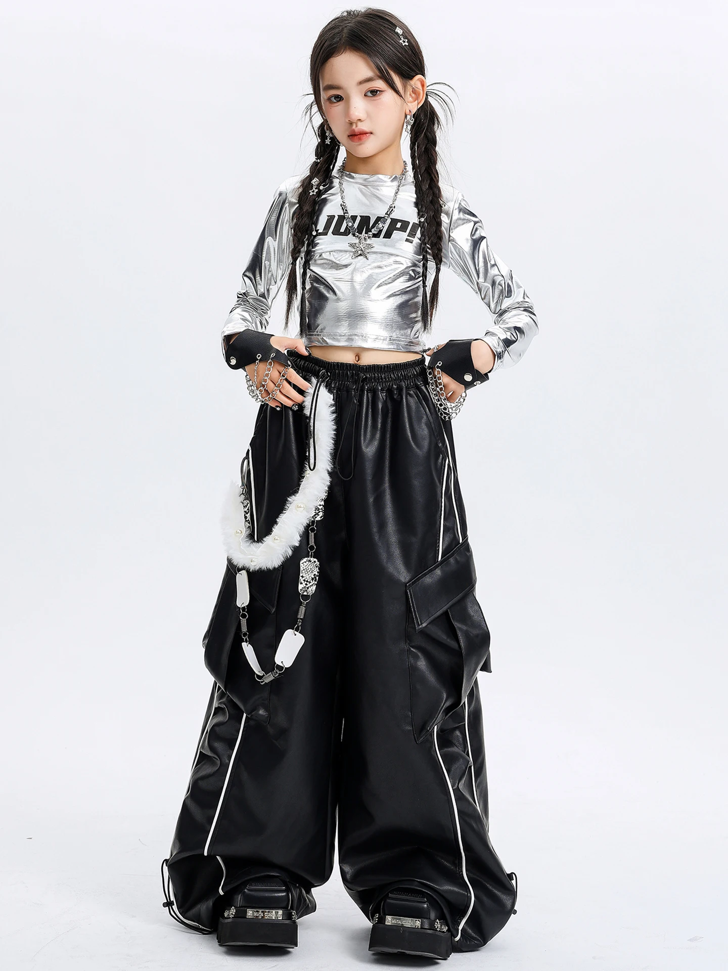 2025 детские современные джазовые танцевальные костюмы для девочек, серебряные укороченные топы, черные брюки, костюм, танцевальная одежда в стиле хип-хоп DQS21348
2025 детские современные джазовые танцевальные костюмы для девочек, серебряные укороченные топы, черные брюки, костюм, танцевальная одежда в стиле хип-хоп DQS21348