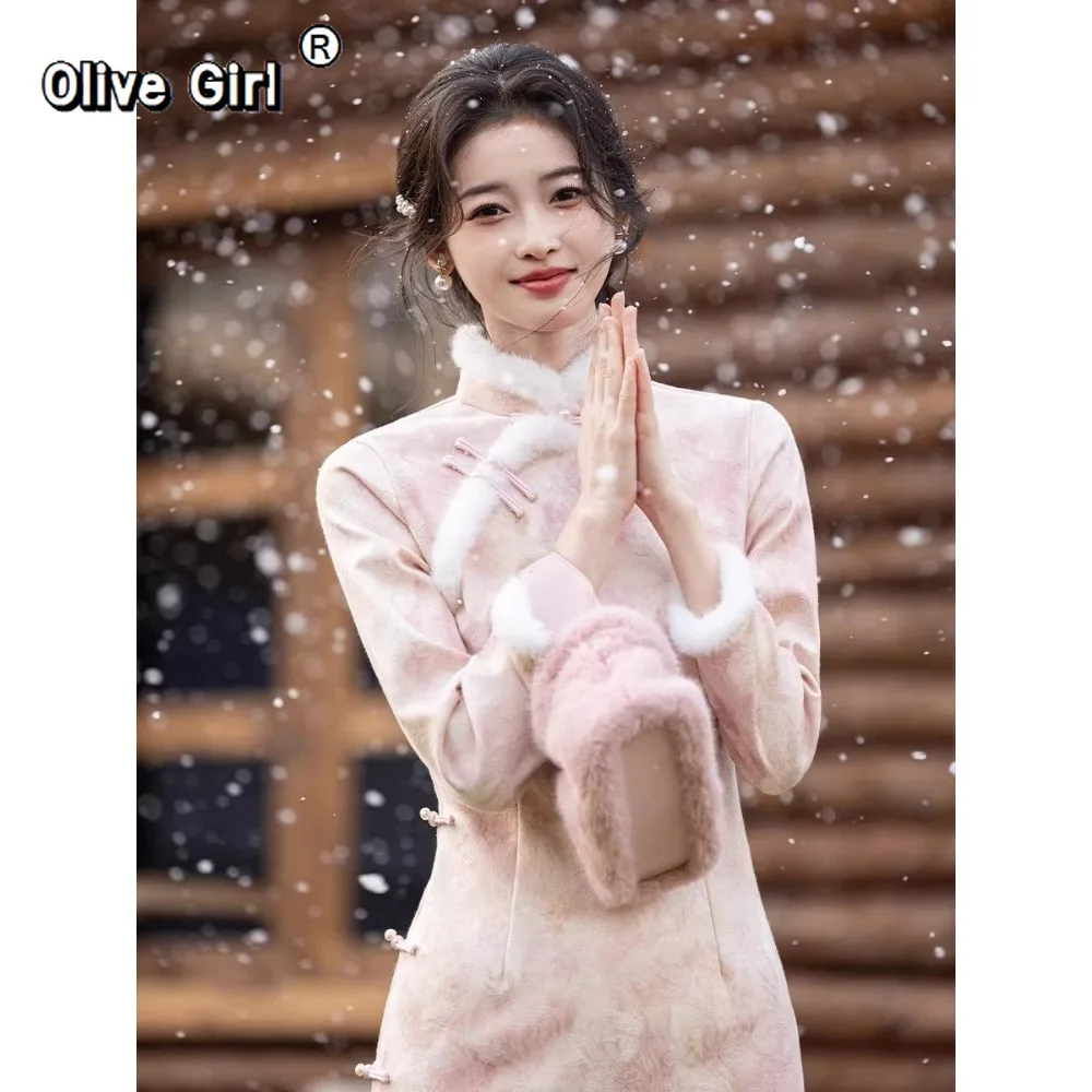 Pink Dress Chinese Cheongsam Qipao 2025 Autumn and Winter with Plush High-end Temperament High-end Young Girl Dress
Pink Dress Chinese Cheongsam Qipao 2025 Autumn and Winter with Plush High-end Temperament High-end Young Girl Dress