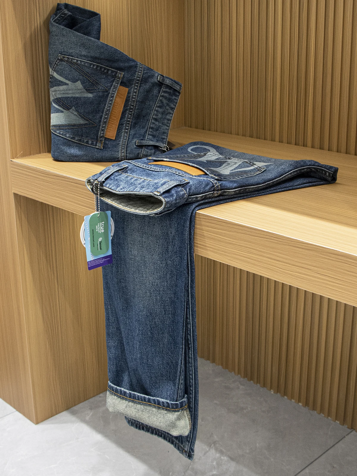 High Level Limited Edition Men's Casual Comfortable Straight Leg Jeans Thin Denim Fabric Spring Summer Loose Fit Modern Style
High Level Limited Edition Men's Casual Comfortable Straight Leg Jeans Thin Denim Fabric Spring Summer Loose Fit Modern Style