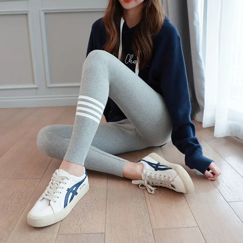 Women's Gray Contrast Stripe Thermal Leggings High Waist Fleece Lined Versatility for Winter Pants with Seamless Comfort
Women's Gray Contrast Stripe Thermal Leggings High Waist Fleece Lined Versatility for Winter Pants with Seamless Comfort