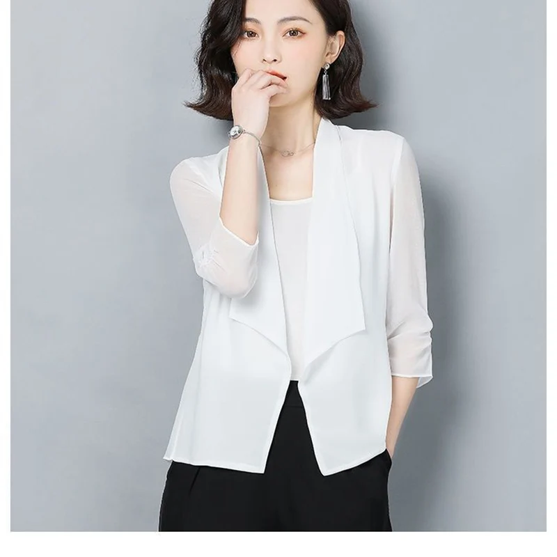 Fashionable Korean Blazer Coat Women's Summer Sunscreen Minimalist Slim Fit Shawl Solid Color Matching Style with Trendy Top
Fashionable Korean Blazer Coat Women's Summer Sunscreen Minimalist Slim Fit Shawl Solid Color Matching Style with Trendy Top