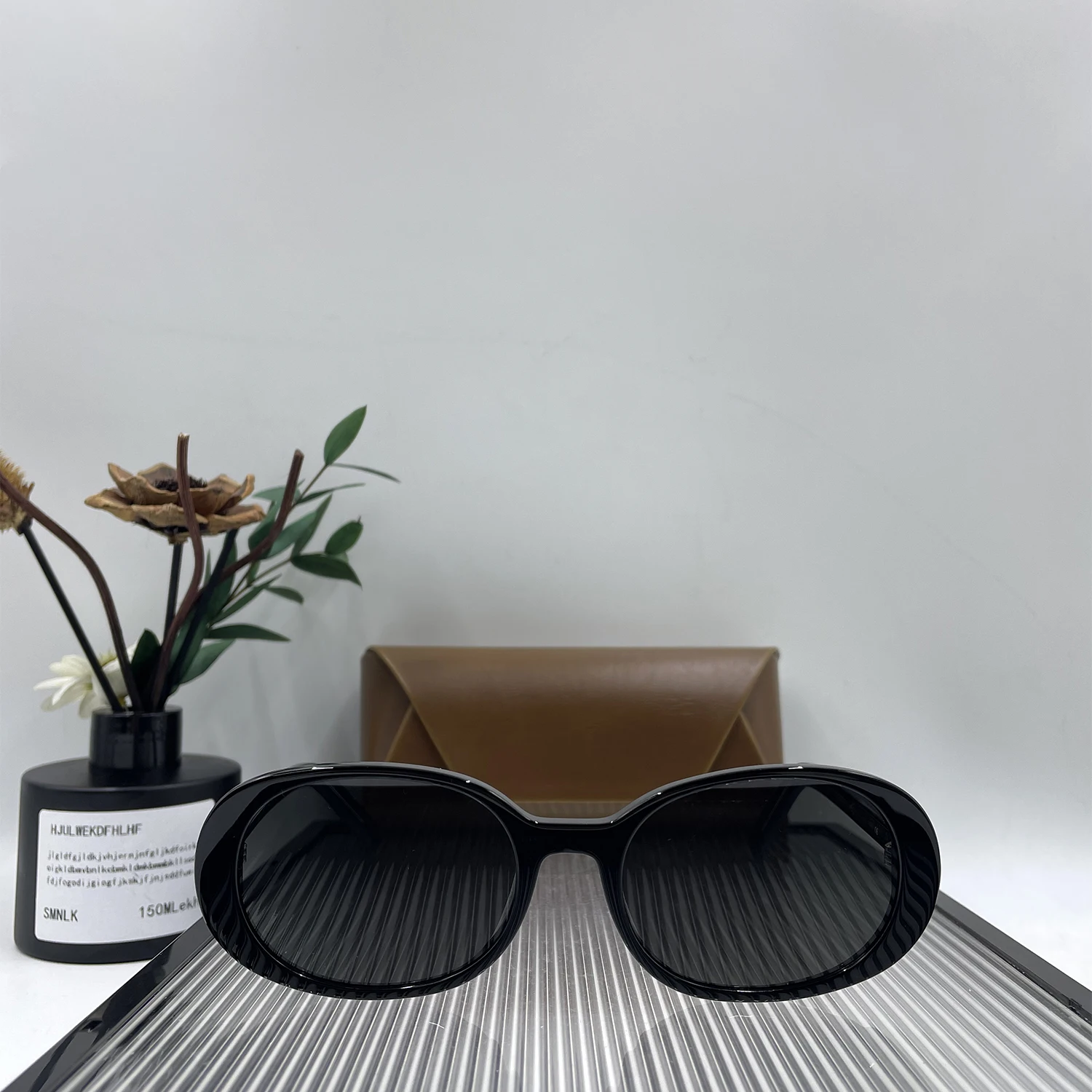 New Korean Popular Style High Quality Women's Sunglasses Handmade Acetate Round Frame Elegant Cat Eye White UV400 Sunglasses
New Korean Popular Style High Quality Women's Sunglasses Handmade Acetate Round Frame Elegant Cat Eye White UV400 Sunglasses