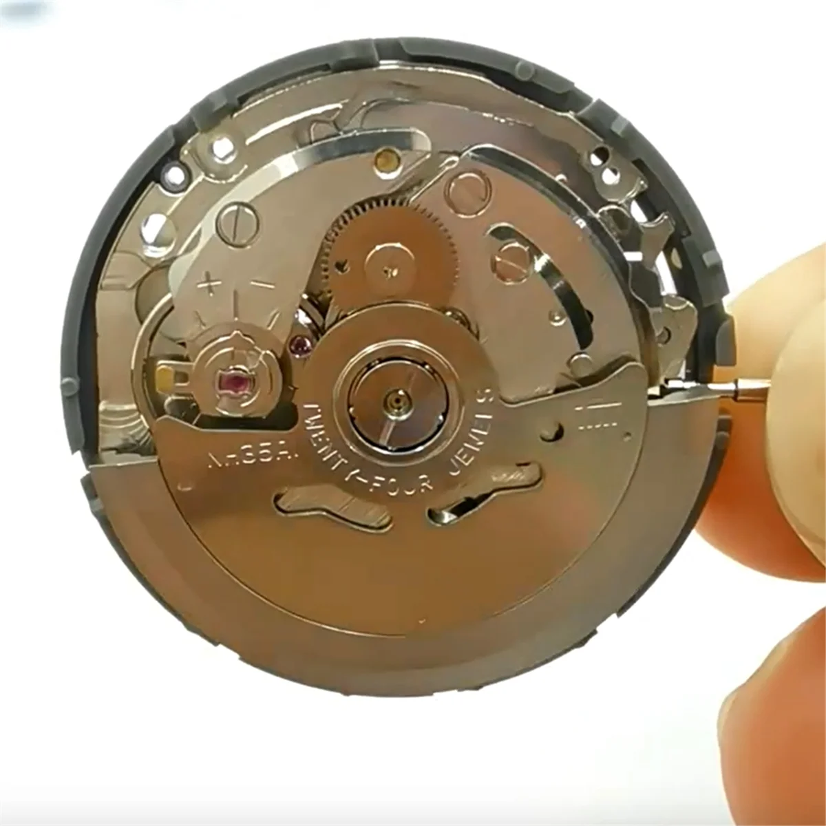 Новый высококачественный механический механизм NH35A NH35, синее колесо календаря 24, ювелирные изделия с автоподзаводом, высокая точность
Новый высококачественный механический механизм NH35A NH35, синее колесо календаря 24, ювелирные изделия с автоподзаводом, высокая точность