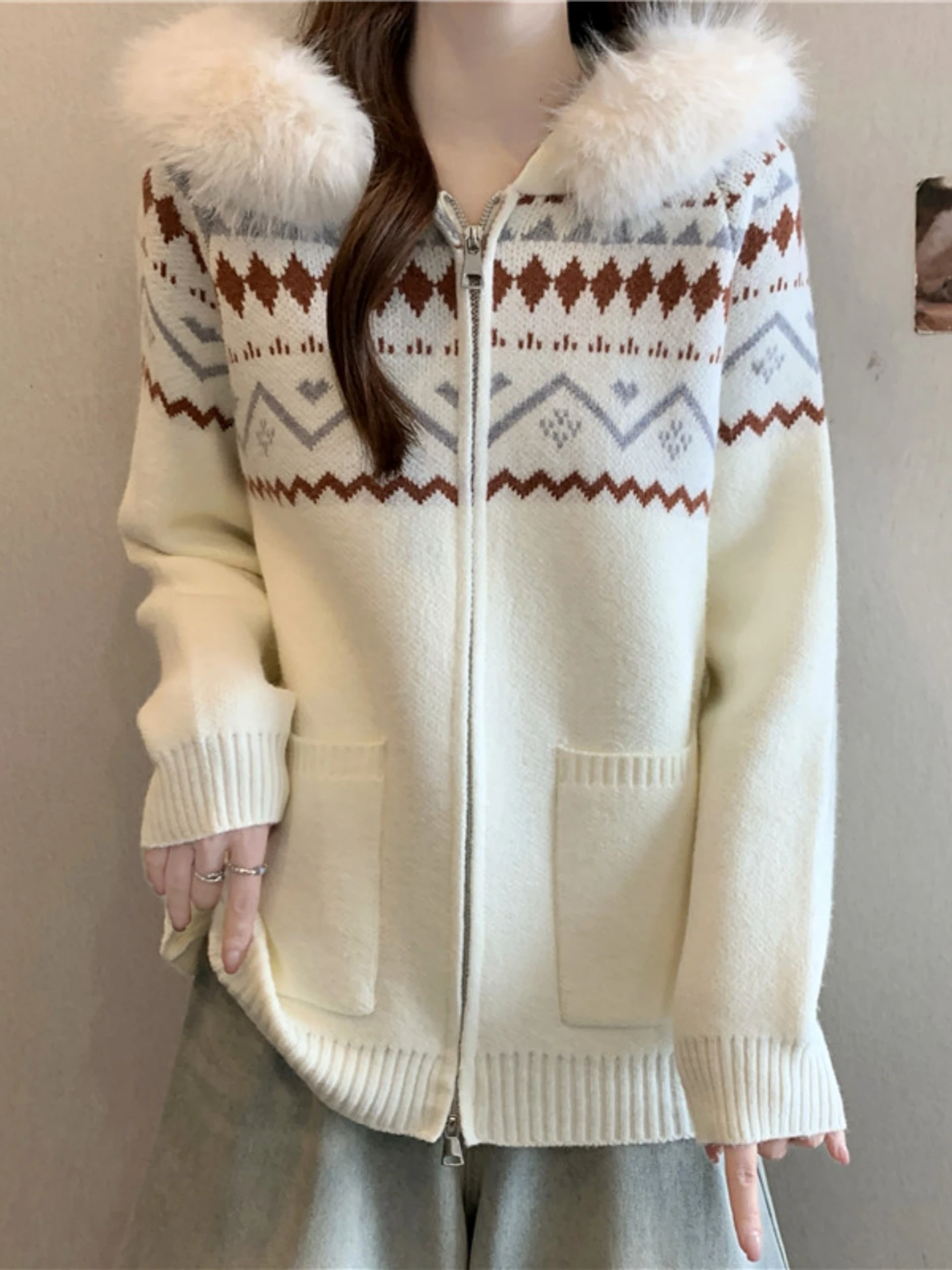 Women's Knitted Cardigan Sweater with Hat Large Fur Collar Spring Autumn plus Size Fluffy Island Patterned Top Medium Thickened
Women's Knitted Cardigan Sweater with Hat Large Fur Collar Spring Autumn plus Size Fluffy Island Patterned Top Medium Thickened