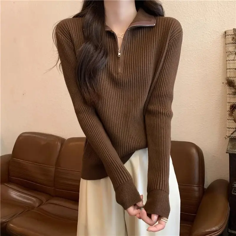 Поло на молнии в стиле пэчворк, вязаные милые свитера, осень-зима, женская одежда, универсальные повседневные пуловеры с длинными рукавами, модный тренд
Поло на молнии в стиле пэчворк, вязаные милые свитера, осень-зима, женская одежда, универсальные повседневные пуловеры с длинными рукавами, модный тренд