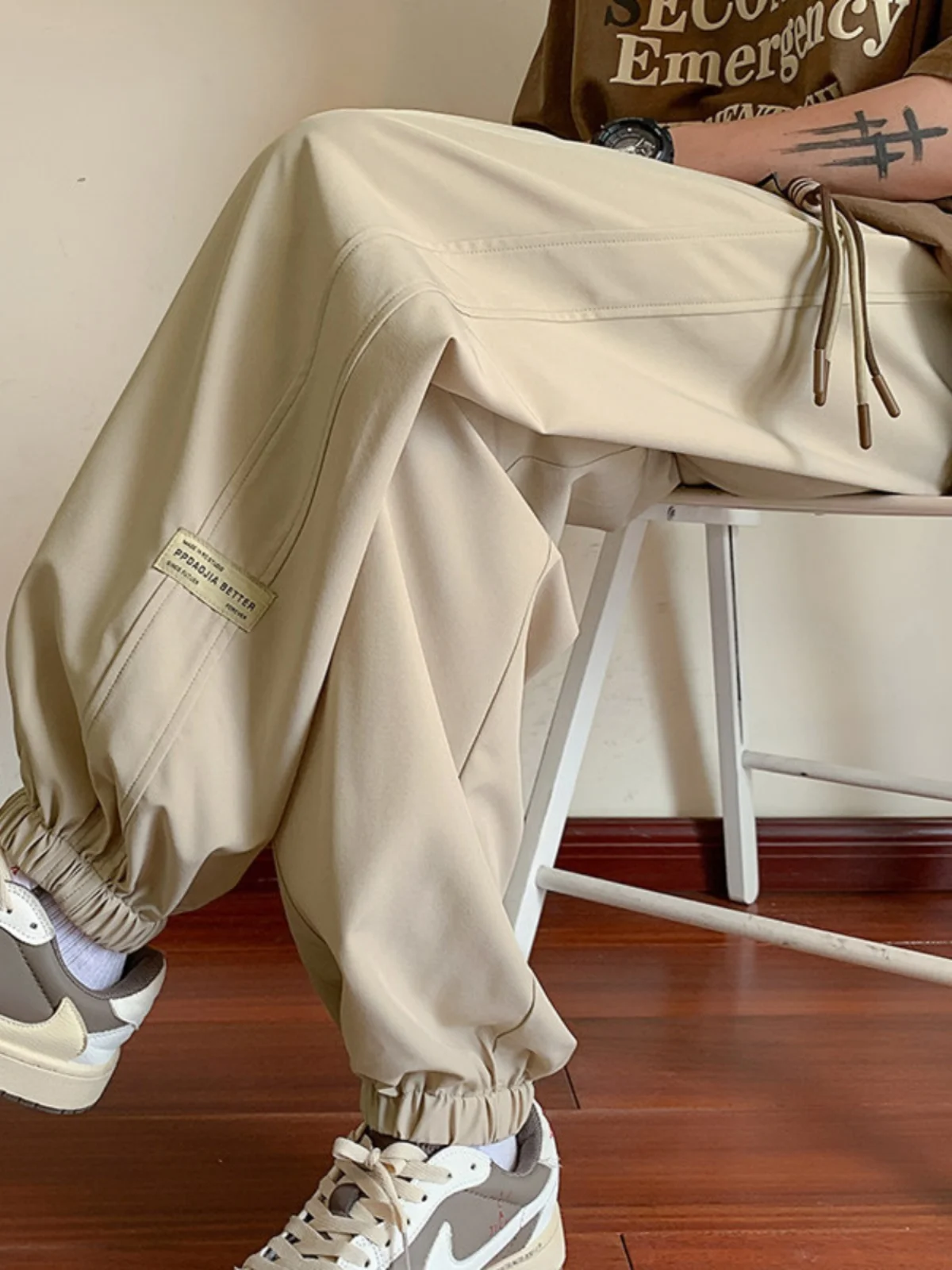 Мужские летние повседневные брюки из ледяного шелка цвета хаки, свободного кроя, молодежные, модные, спортивные, со средней посадкой, быстросохнущие
Мужские летние повседневные брюки из ледяного шелка цвета хаки, свободного кроя, молодежные, модные, спортивные, со средней посадкой, быстросохнущие