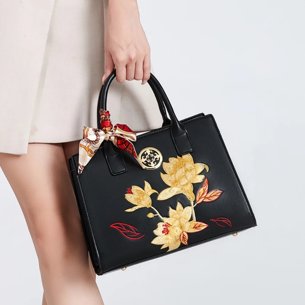 Guofeng Embroidered New Arrival Shoulder Handbag Style Large Capacity Fashionable All-match Crossbody Bag
Guofeng Embroidered New Arrival Shoulder Handbag Style Large Capacity Fashionable All-match Crossbody Bag