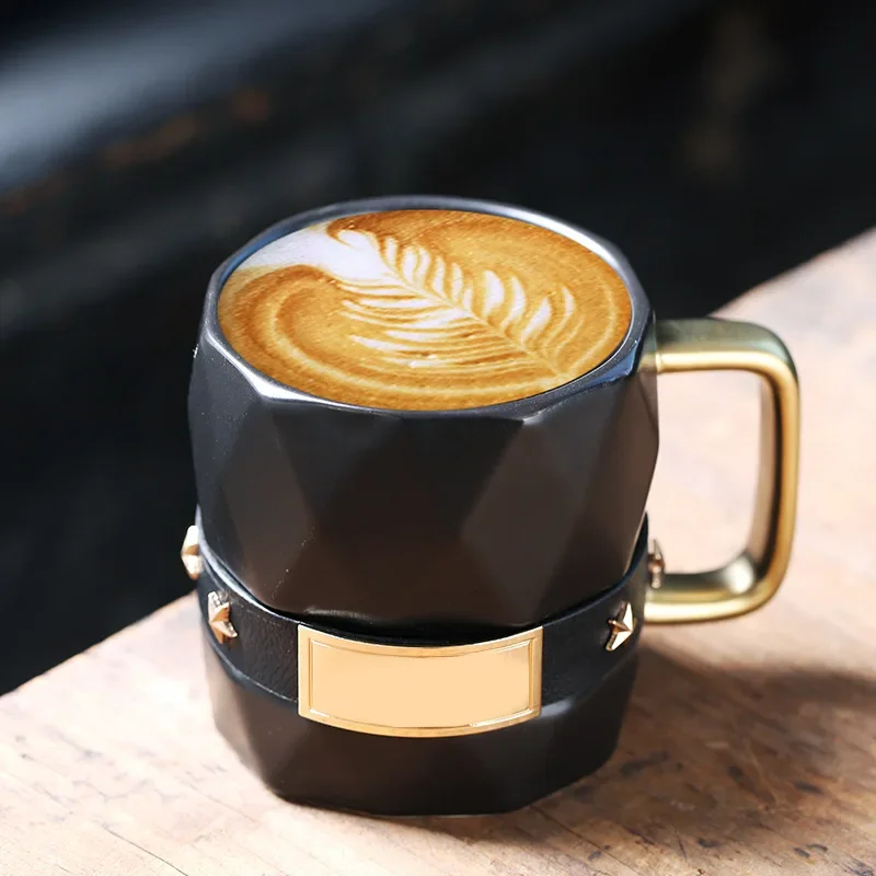 Hot Sale Bronze Belt Cup Ceramic Cup Creative Coffee Milk Mug Home Office Girl Gift Box Mugs Coffee Cups Mugs
Hot Sale Bronze Belt Cup Ceramic Cup Creative Coffee Milk Mug Home Office Girl Gift Box Mugs Coffee Cups Mugs