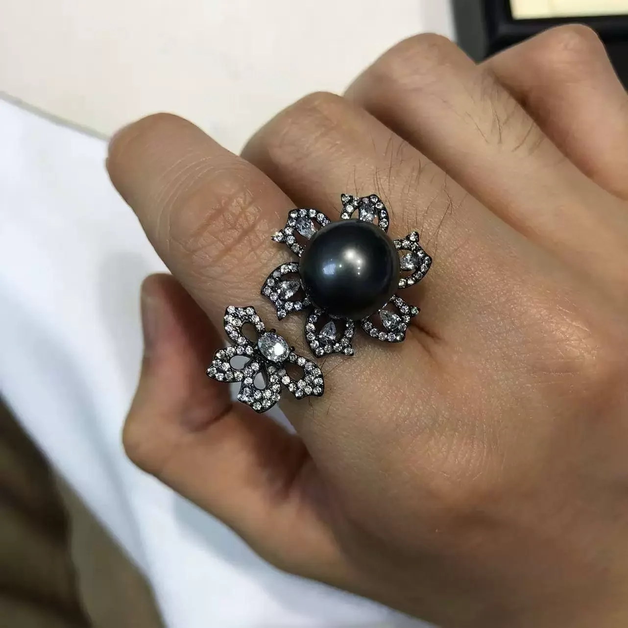 Pearl jewelry, sparkling with diamonds, S925 sterling silver, adjustable, exquisite flower ring, semi-finished base
Pearl jewelry, sparkling with diamonds, S925 sterling silver, adjustable, exquisite flower ring, semi-finished base