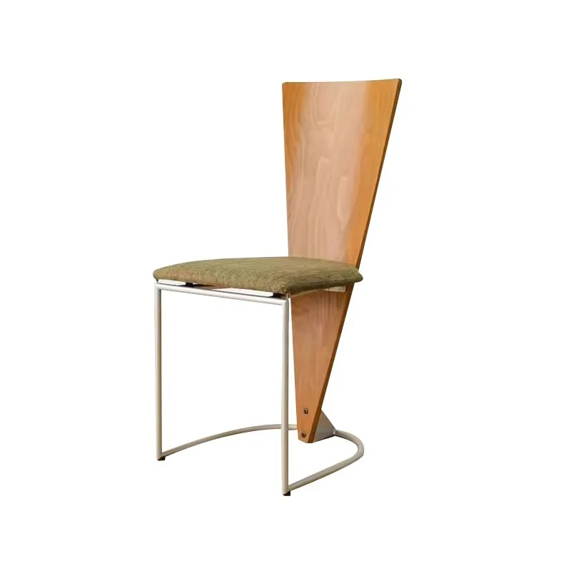 American small apartment creative is a solid wood back chair medieval dining chair
American small apartment creative is a solid wood back chair medieval dining chair