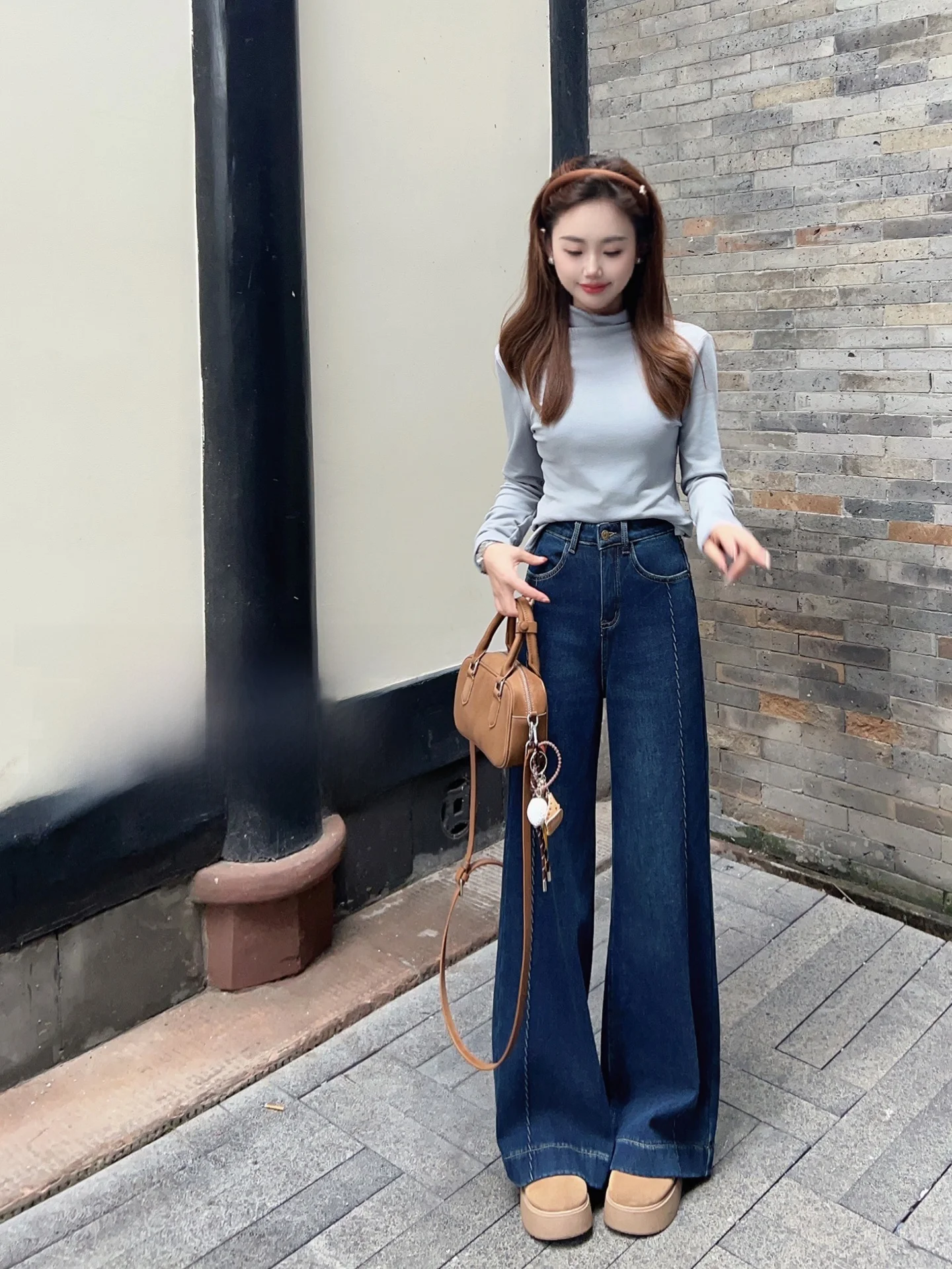 Утепленные зимние джинсы с высокой талией и широкими штанинами, с эффектом похудения, для невысоких женщин, повседневные, с вышивкой
Утепленные зимние джинсы с высокой талией и широкими штанинами, с эффектом похудения, для невысоких женщин, повседневные, с вышивкой