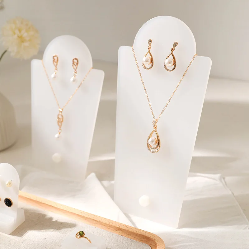 Earrings necklace display stand neck portrait acrylic jewelry display stand display shooting props
Earrings necklace display stand neck portrait acrylic jewelry display stand display shooting props