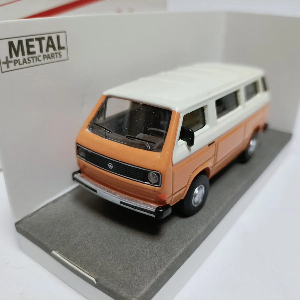 Diecast Schuco 1:64 Scale Volkswagen VW T3L Bus Alloy Passenger Bus Car Model Collectible Toy Gift Souvenir Display Ornament
Diecast Schuco 1:64 Scale Volkswagen VW T3L Bus Alloy Passenger Bus Car Model Collectible Toy Gift Souvenir Display Ornament